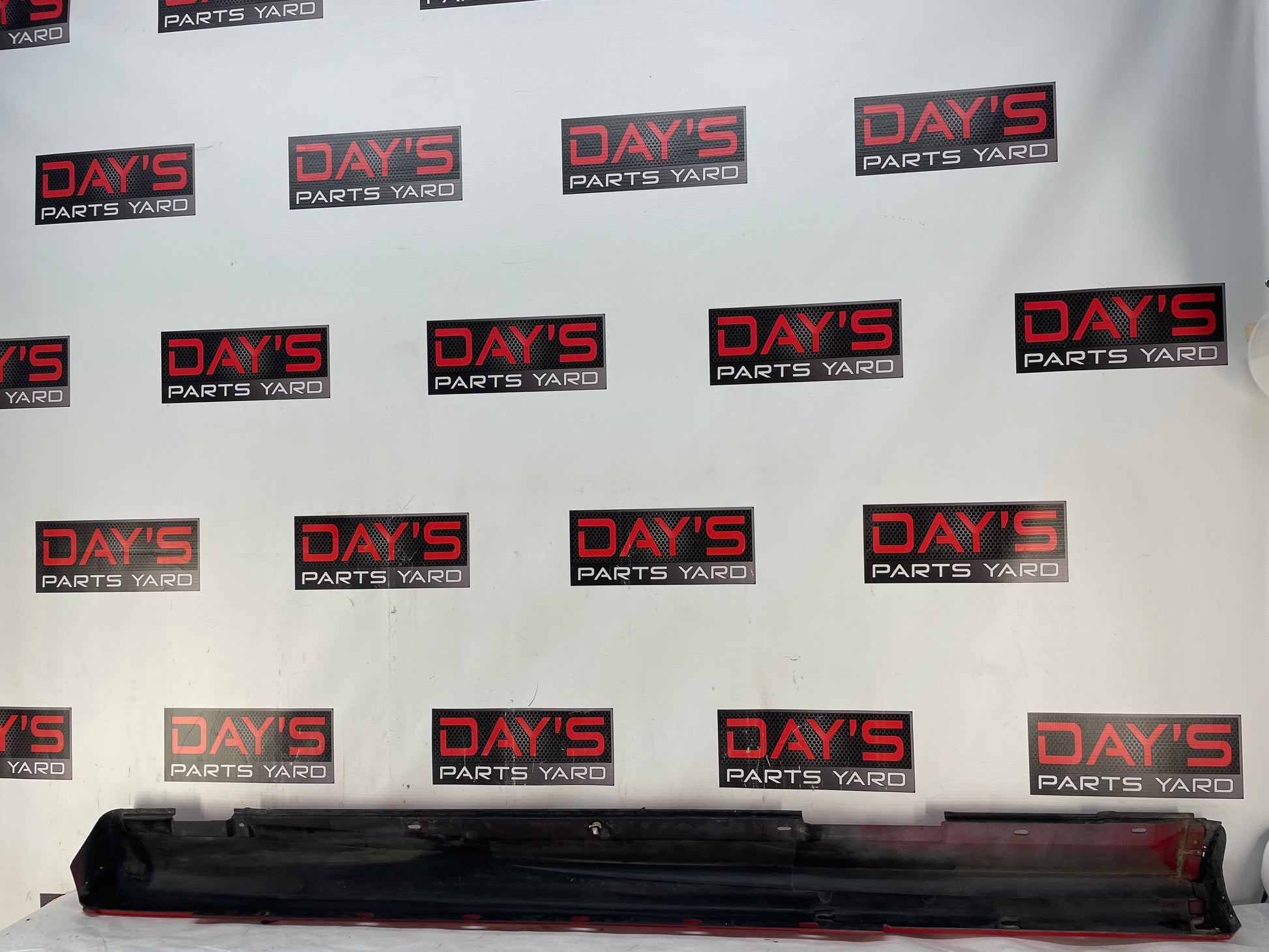 2005 Pontiac GTO LH Driver Rocker Molding Side Skirt Trim Panel OEM - Day's Parts Yard