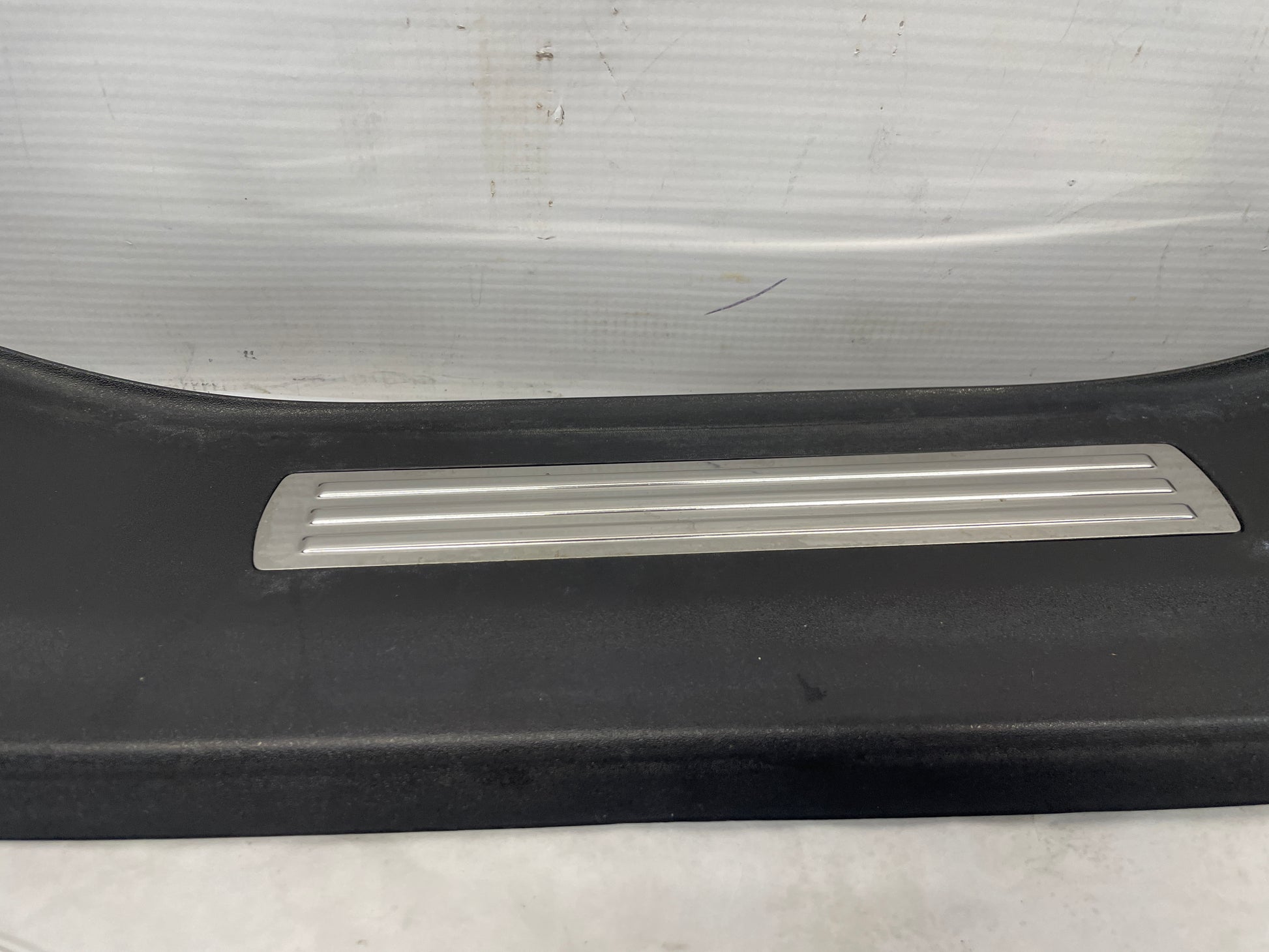 2009 Pontiac G8 GT RH Passenger Rear Door Trim Sill Scuff Kick Panel OEM - Day's Parts Yard
