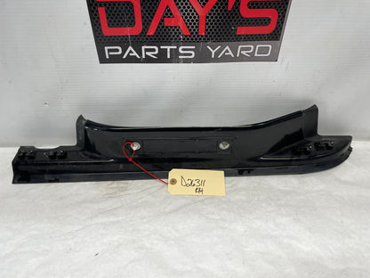 2009 Pontiac G8 GT RH Passenger Rear Door Trim Sill Scuff Kick Panel OEM - Day's Parts Yard