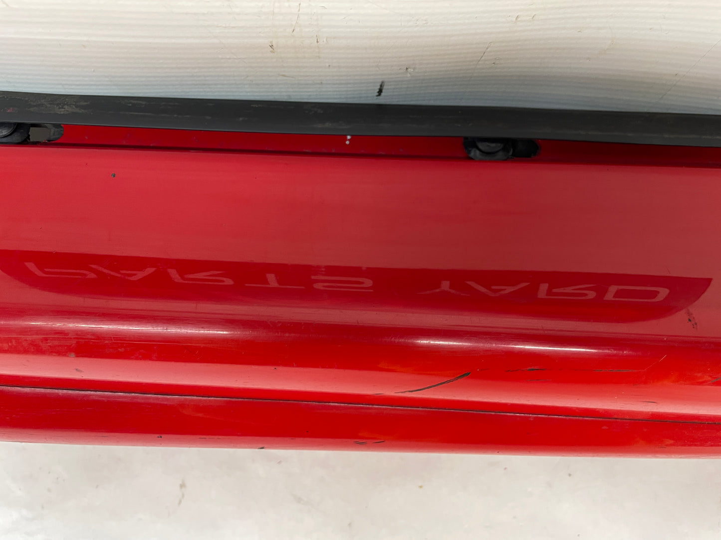 2005 Pontiac GTO RH Passenger Rocker Molding Side Skirt Panel Trim OEM - Day's Parts Yard