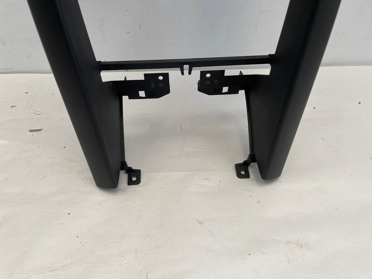2009 Pontiac G8 Dash Radio Bezel OEM - Day's Parts Yard
