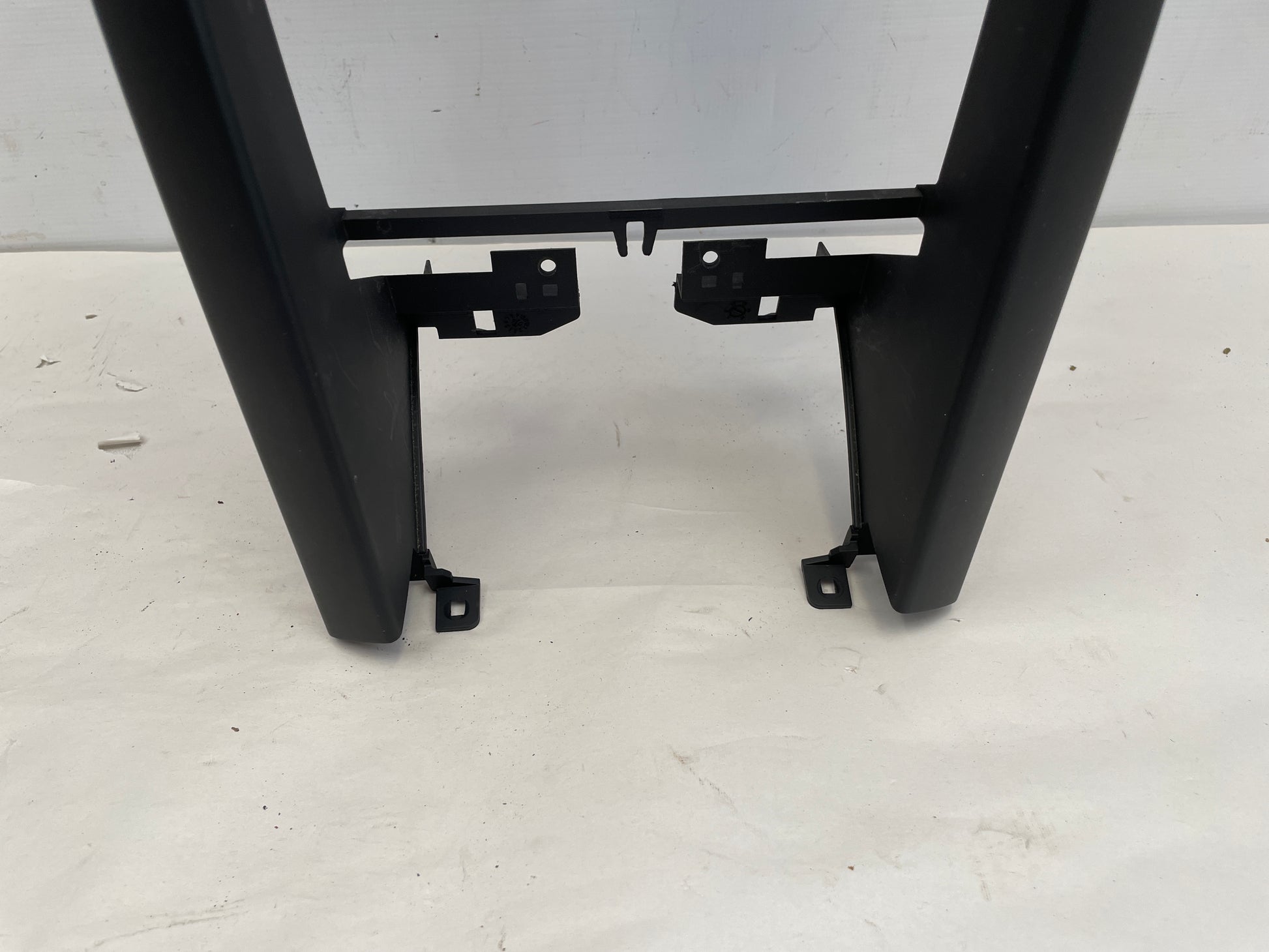 2009 Pontiac G8 Dash Radio Bezel OEM - Day's Parts Yard