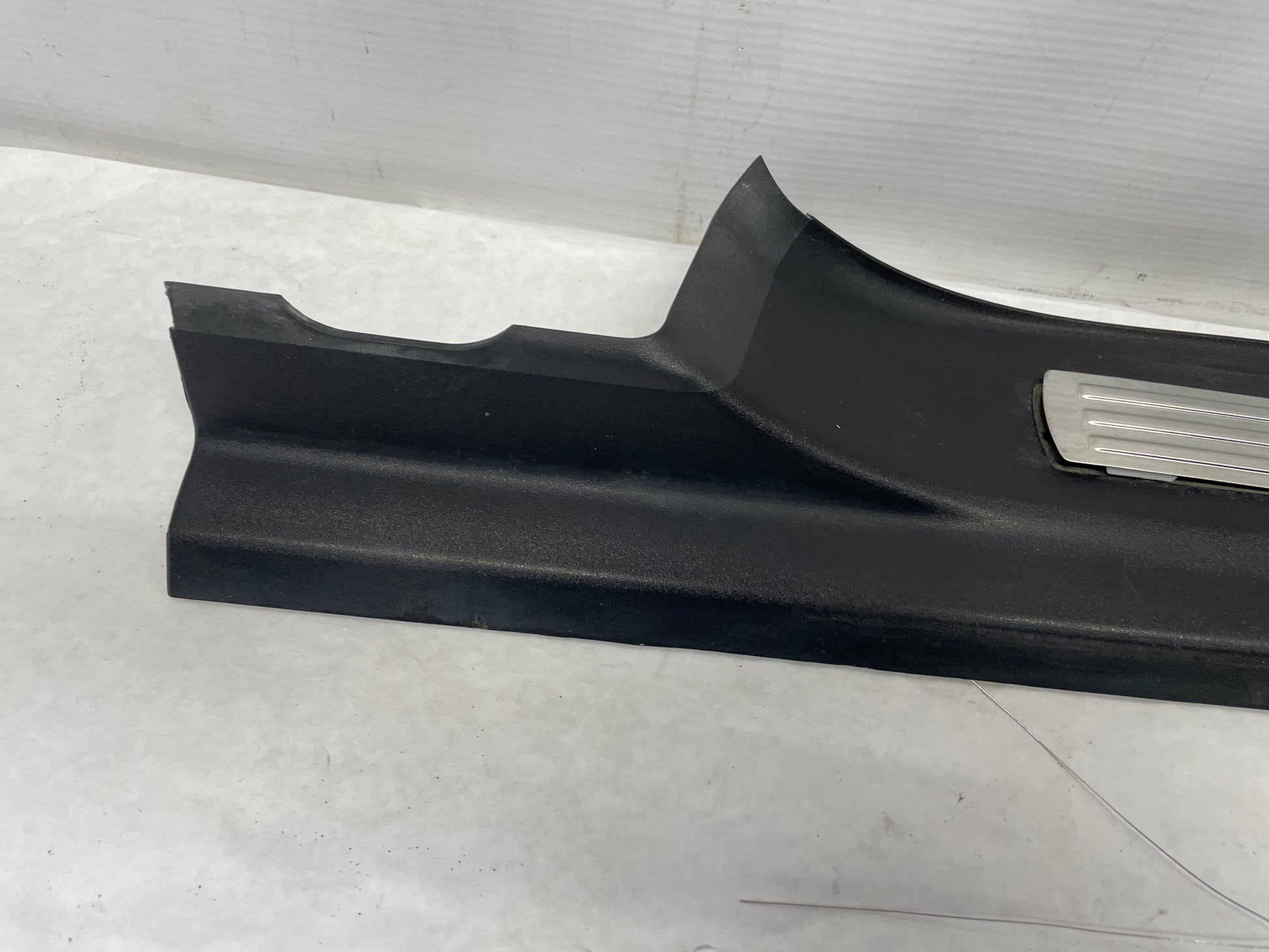 2009 Pontiac G8 GT LH Driver Rear Door Sill Kick Panel Scuff Plate OEM - Day's Parts Yard