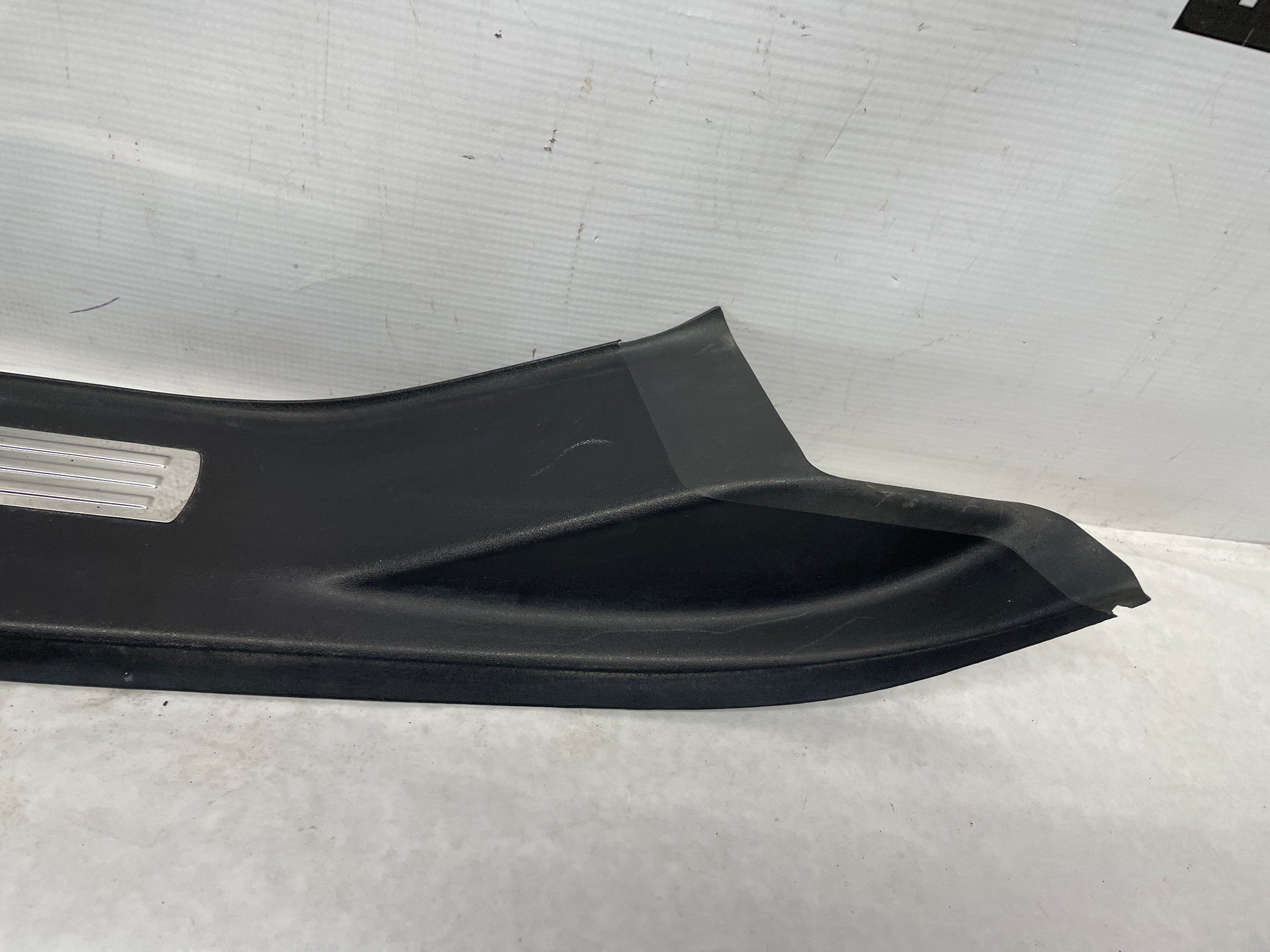 2009 Pontiac G8 GT LH Driver Rear Door Sill Kick Panel Scuff Plate OEM - Day's Parts Yard