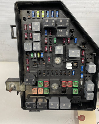 2009 Pontiac G8 Engine Bay Fuse Relay Box OEM