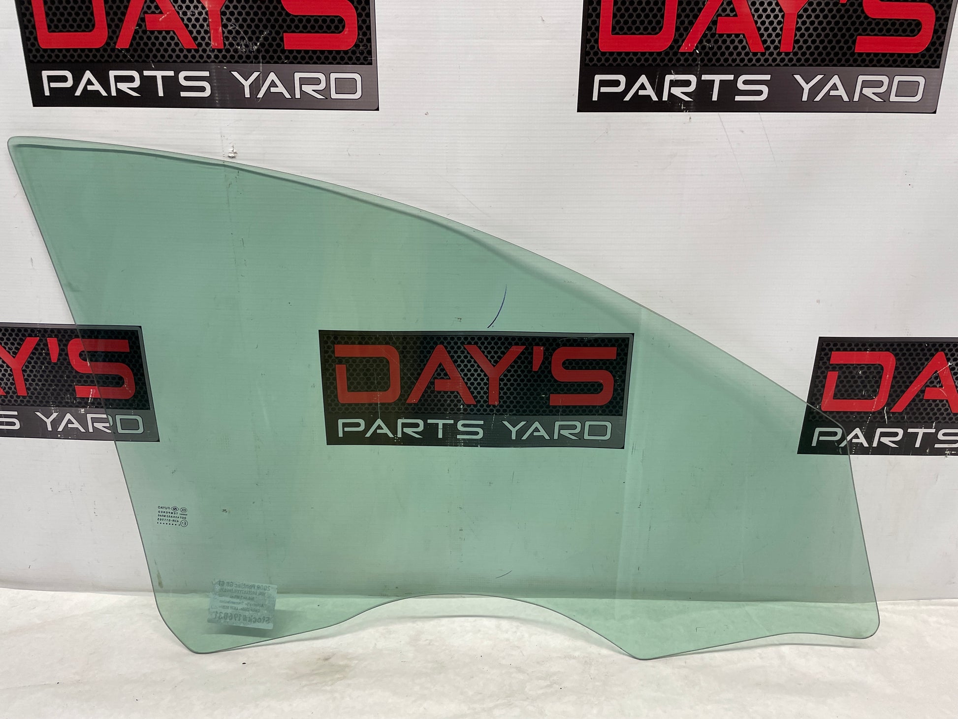 2009 Pontiac G8 GT LH Driver Front Door Window Glass OEM - Day's Parts Yard