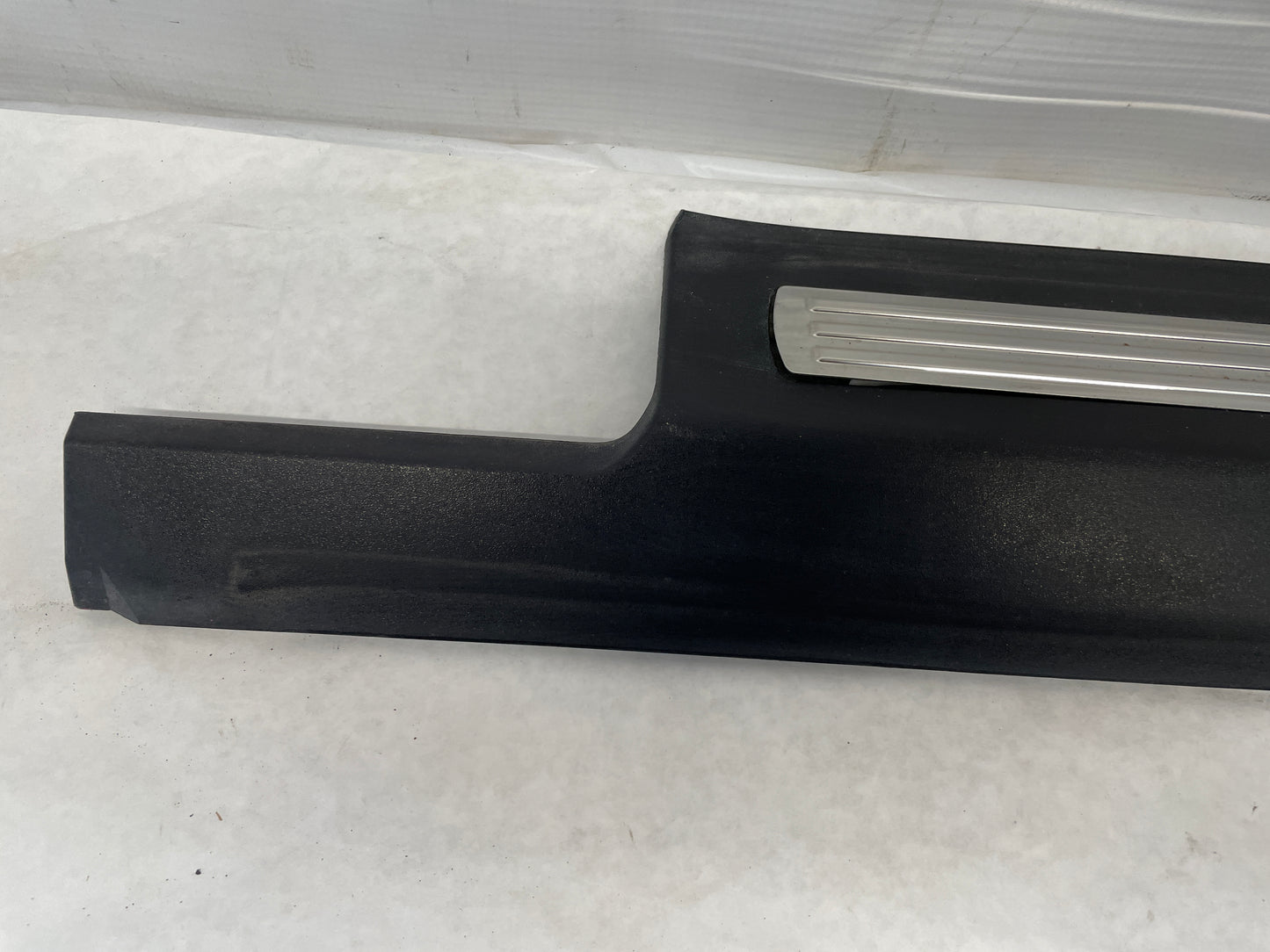 2009 Pontiac G8 GT LH Driver Front Door Sill Kick Panel / Scuff Plate OEM - Day's Parts Yard