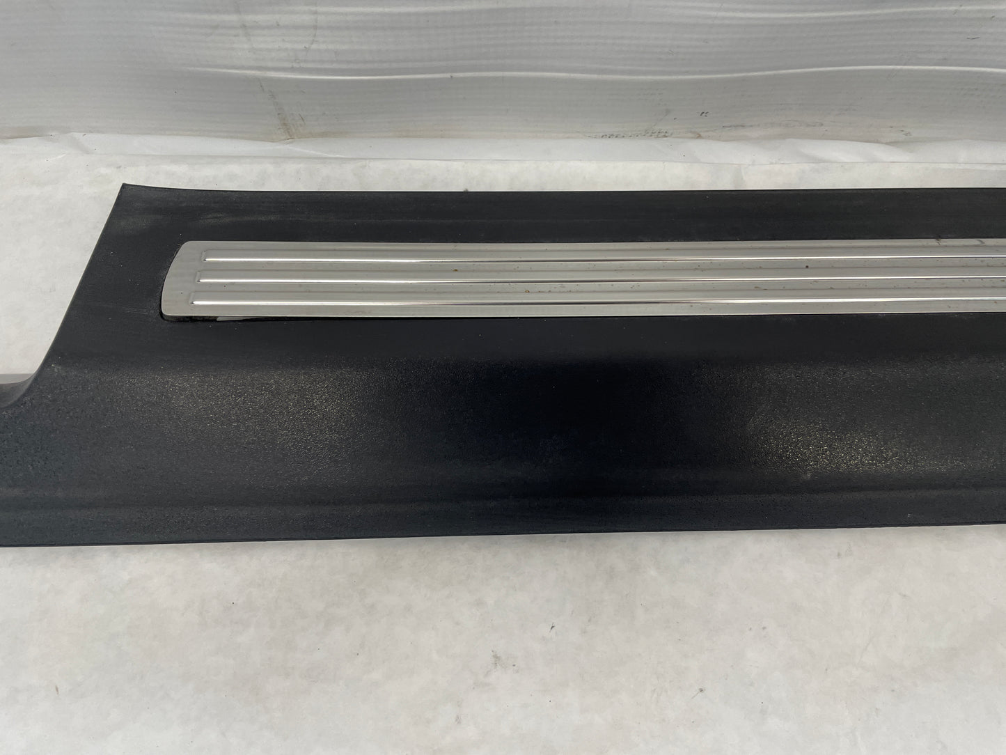 2009 Pontiac G8 GT LH Driver Front Door Sill Kick Panel / Scuff Plate OEM - Day's Parts Yard