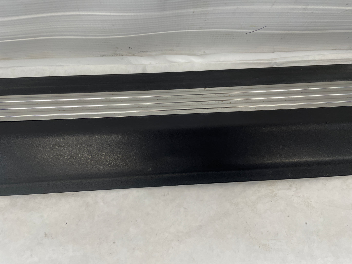 2009 Pontiac G8 GT LH Driver Front Door Sill Kick Panel / Scuff Plate OEM - Day's Parts Yard