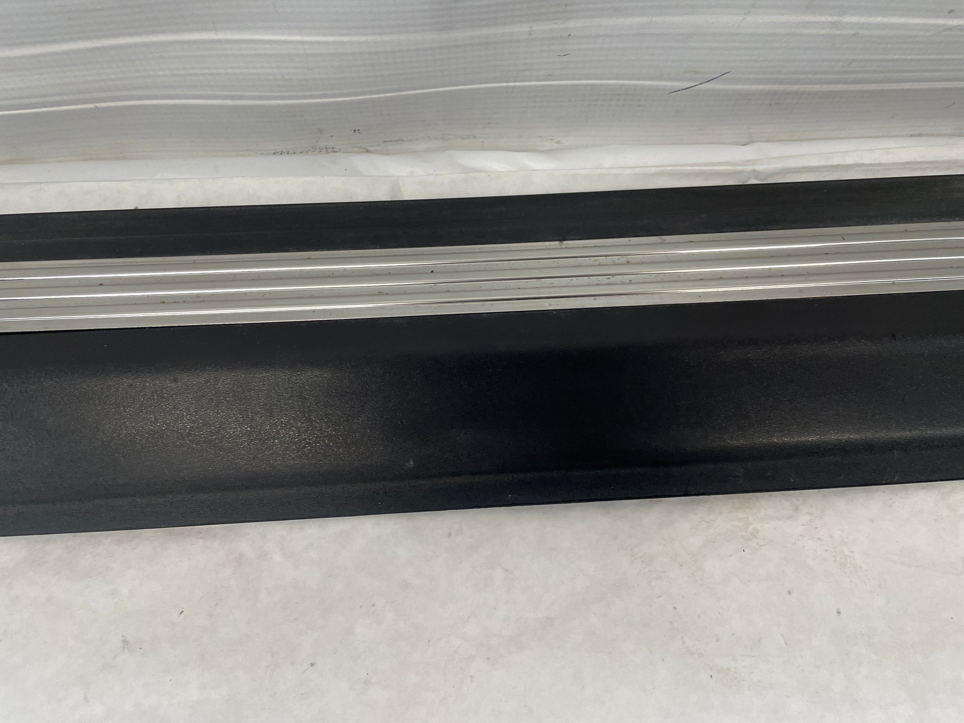 2009 Pontiac G8 GT LH Driver Front Door Sill Kick Panel / Scuff Plate OEM - Day's Parts Yard