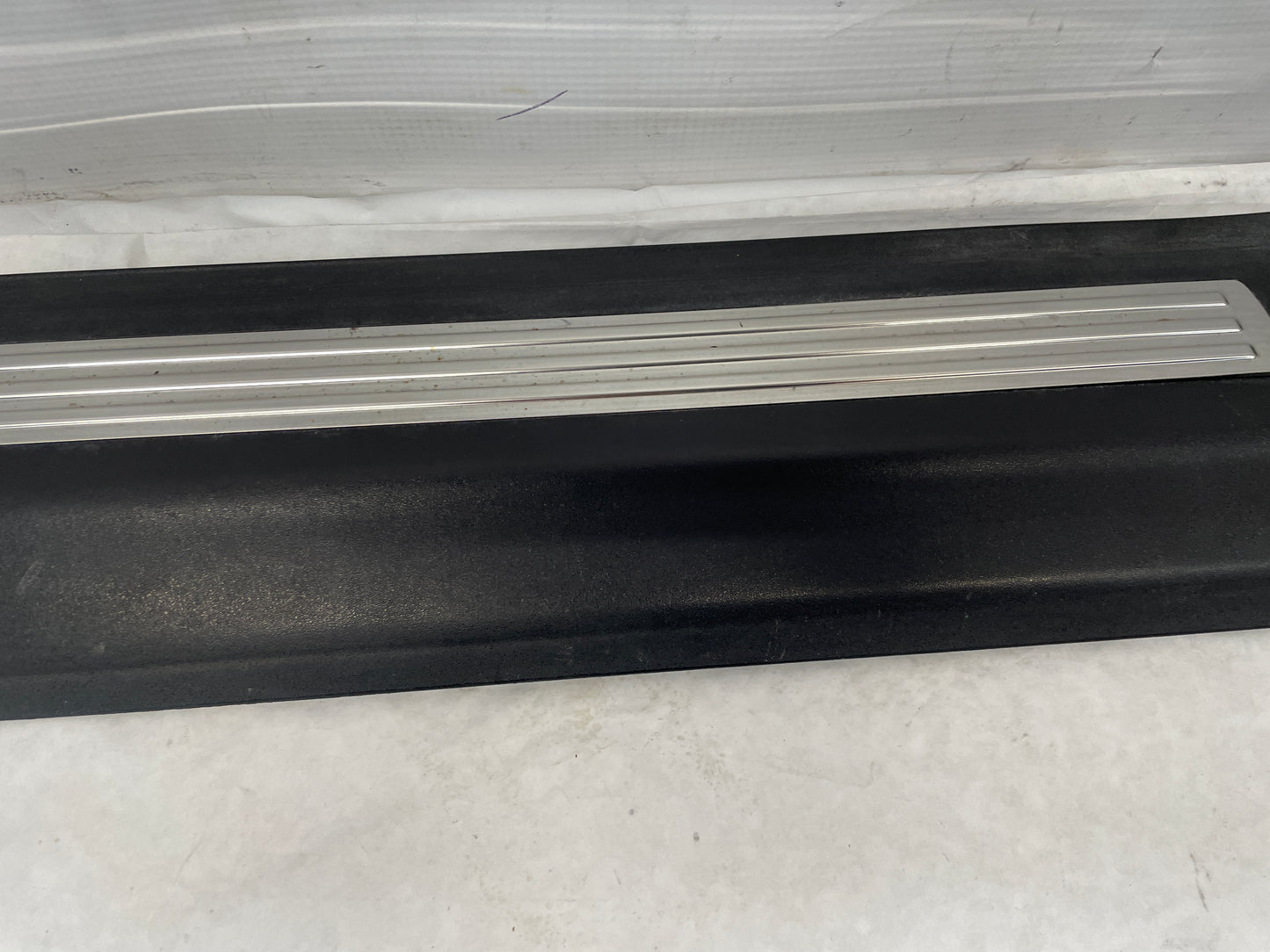 2009 Pontiac G8 GT LH Driver Front Door Sill Kick Panel / Scuff Plate OEM - Day's Parts Yard