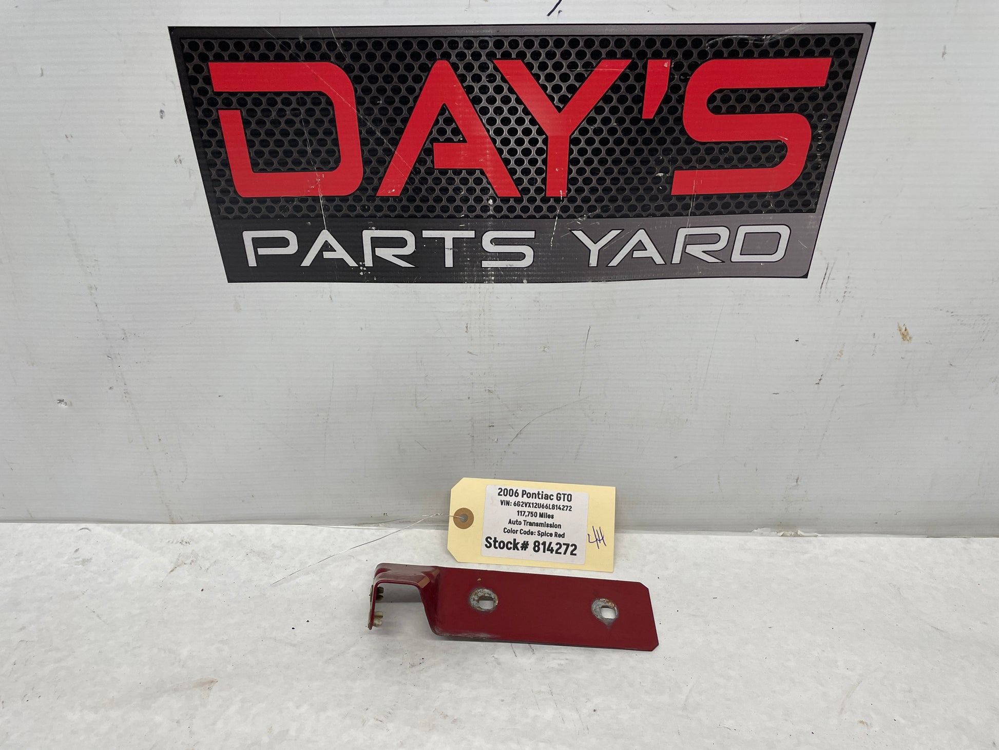 2006 Pontiac GTO LH Driver Fender Side Skirt Rocker Molding Support Bracket OEM - Day's Parts Yard