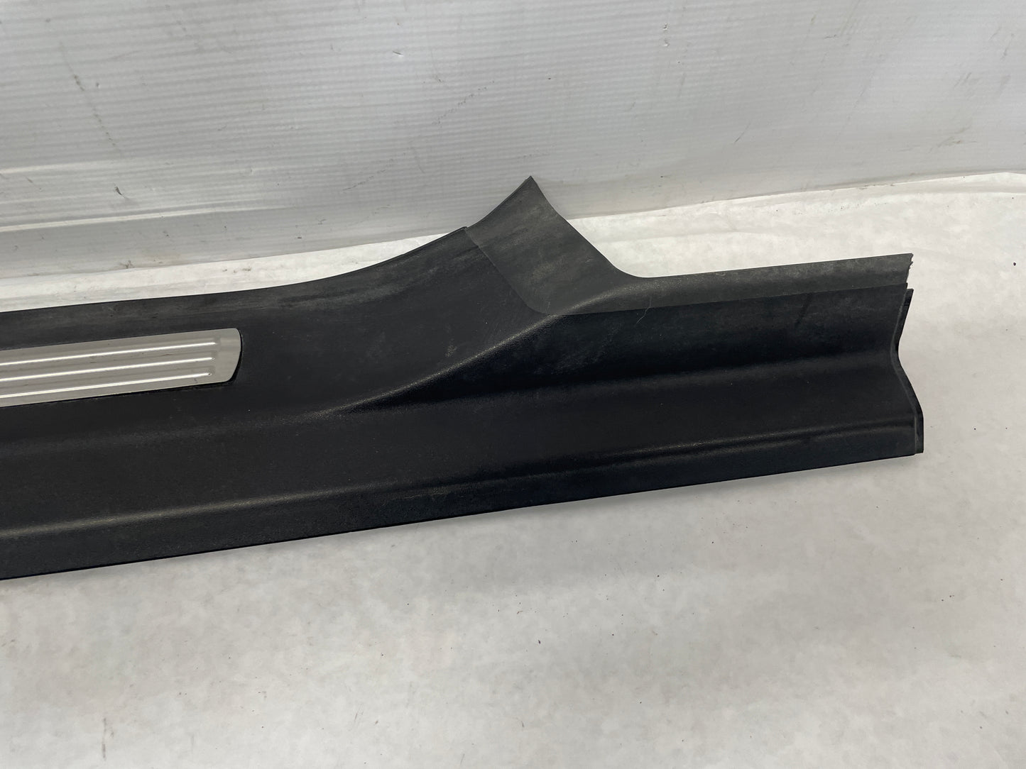 2009 Pontiac G8 GT LH Driver Front Door Sill Kick Panel / Scuff Plate OEM - Day's Parts Yard