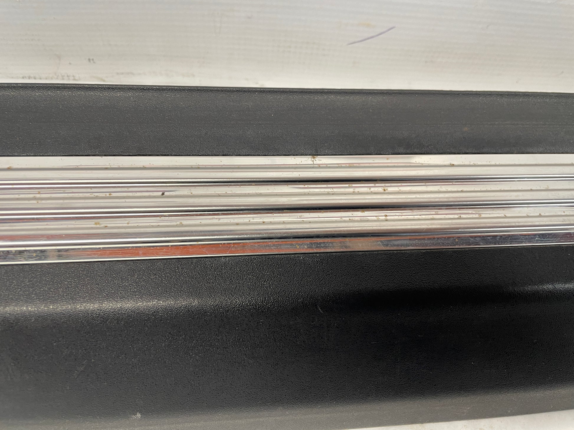 2009 Pontiac G8 GT LH Driver Front Door Sill Kick Panel / Scuff Plate OEM - Day's Parts Yard