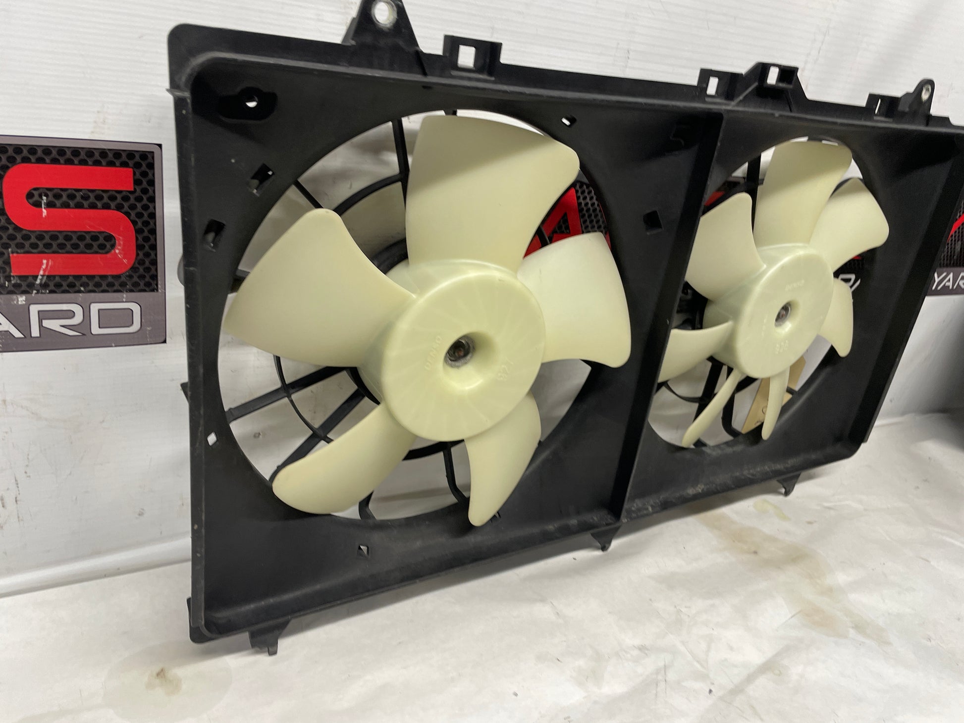 1998 Chevy Camaro Z28 Radiator Cooling Dual Fan Motor Assembly OEM - Day's Parts Yard