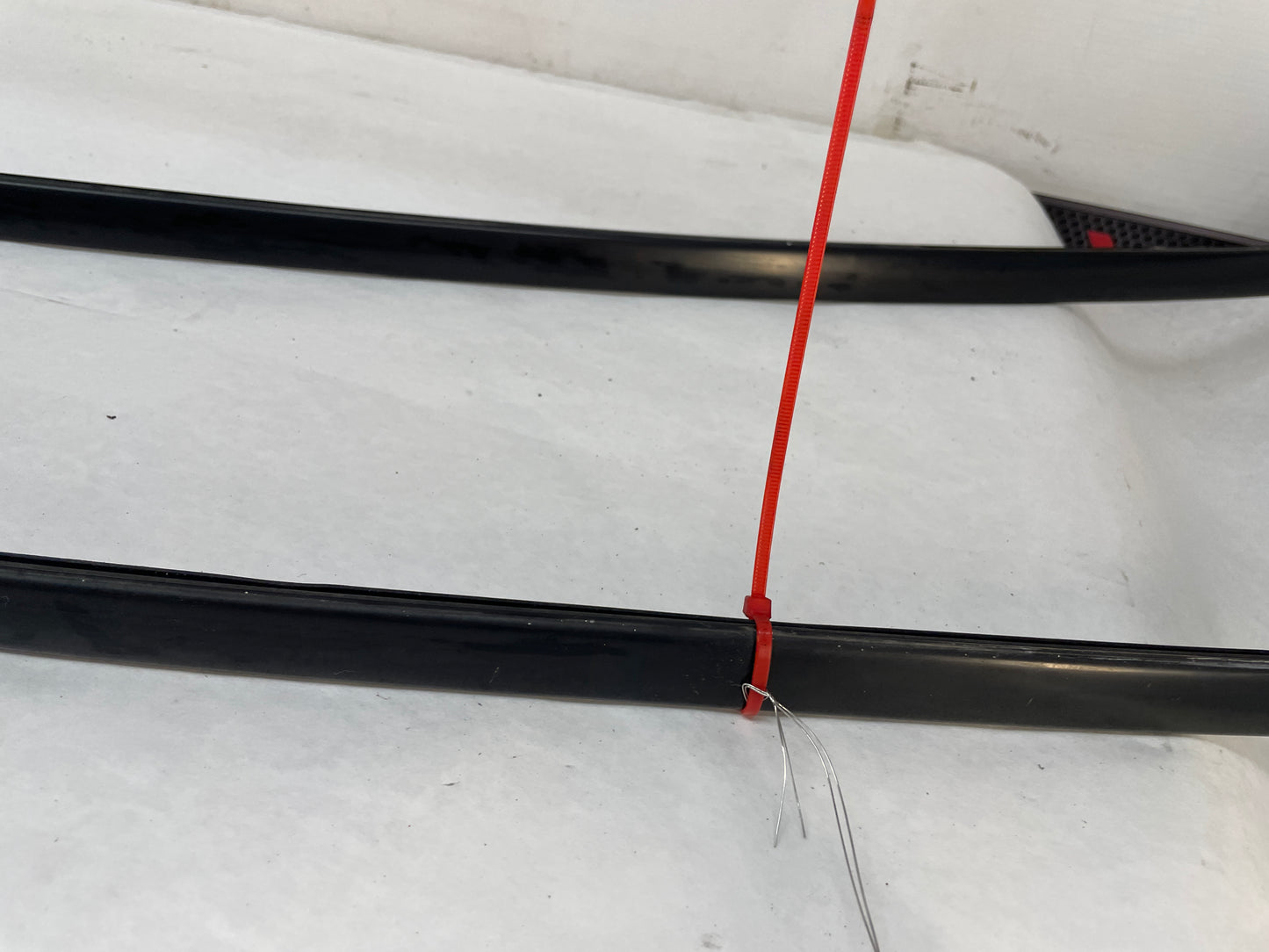 2005 Pontiac GTO RH & LH Roof Panel Joint Finish Trim Molding OEM