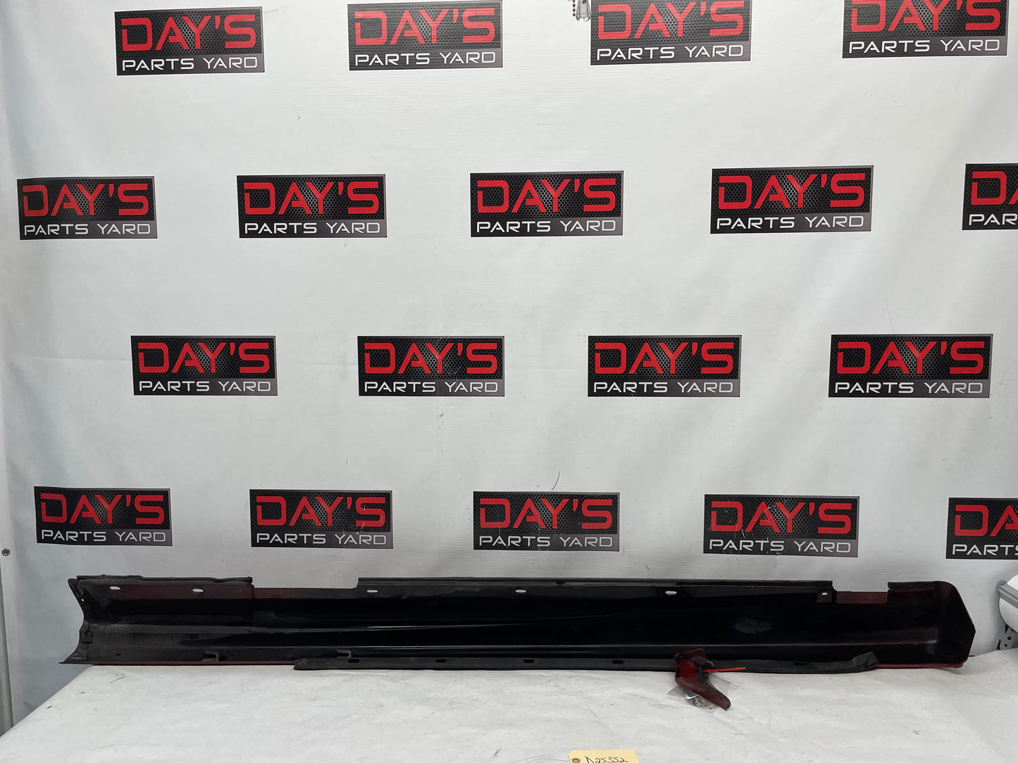 2006 Pontiac GTO RH Passenger Rocker Molding Side Skirt Panel Trim OEM - Day's Parts Yard