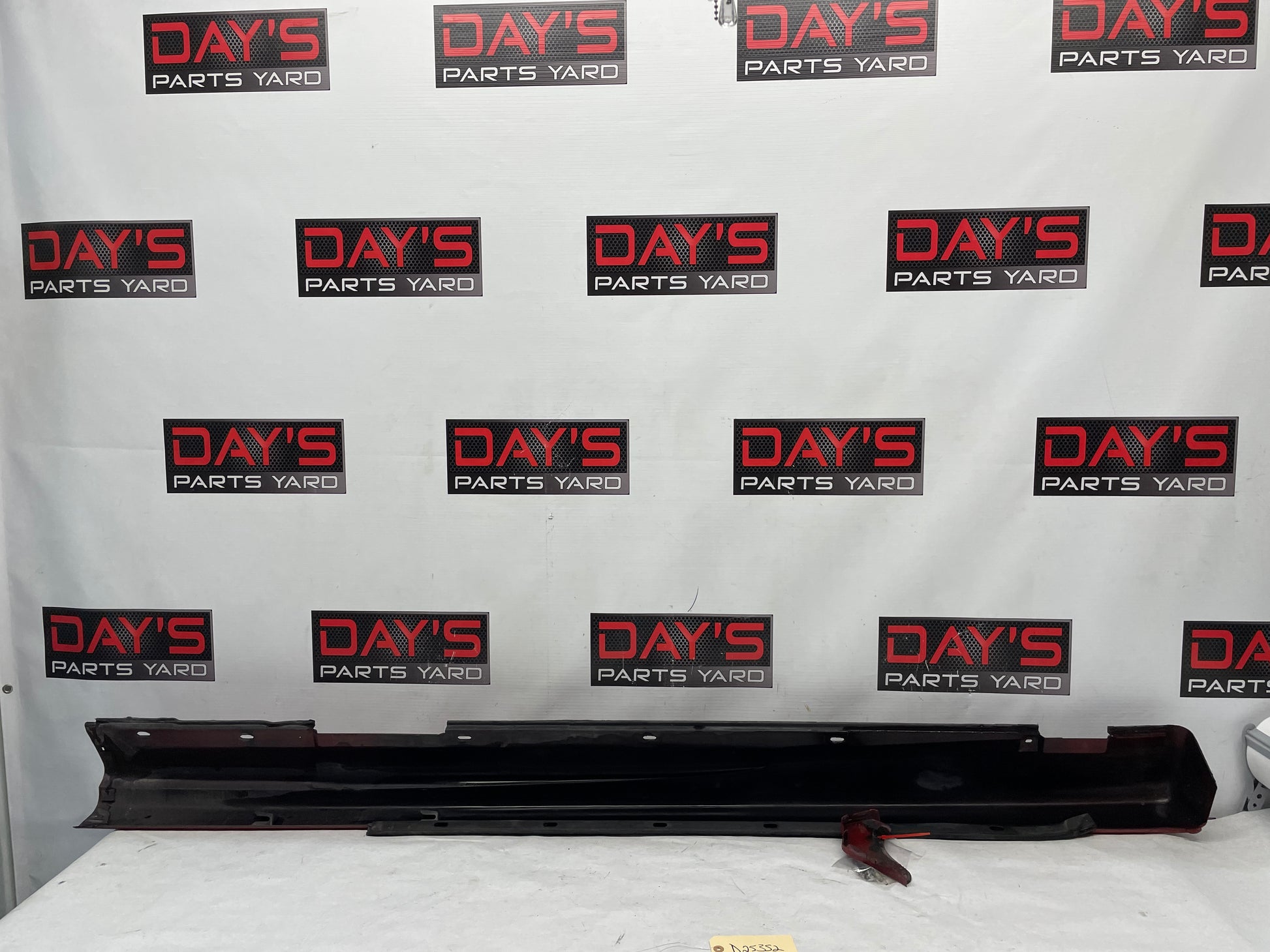2006 Pontiac GTO RH Passenger Rocker Molding Side Skirt Panel Trim OEM - Day's Parts Yard