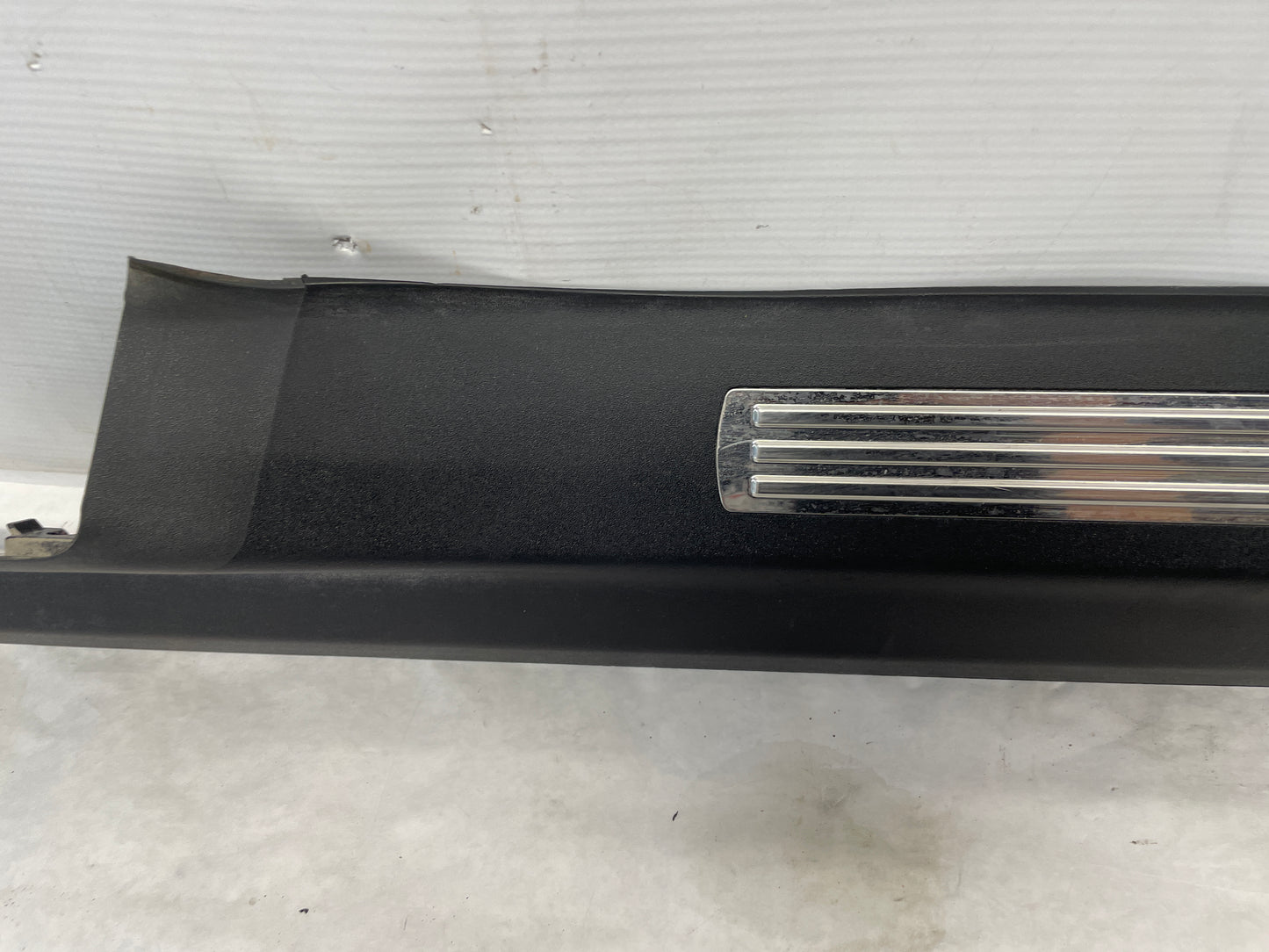 2009 Pontiac G8 GTRH Passenger Front Door Sill Kick Panel / Scuff Plate OEM - Day's Parts Yard