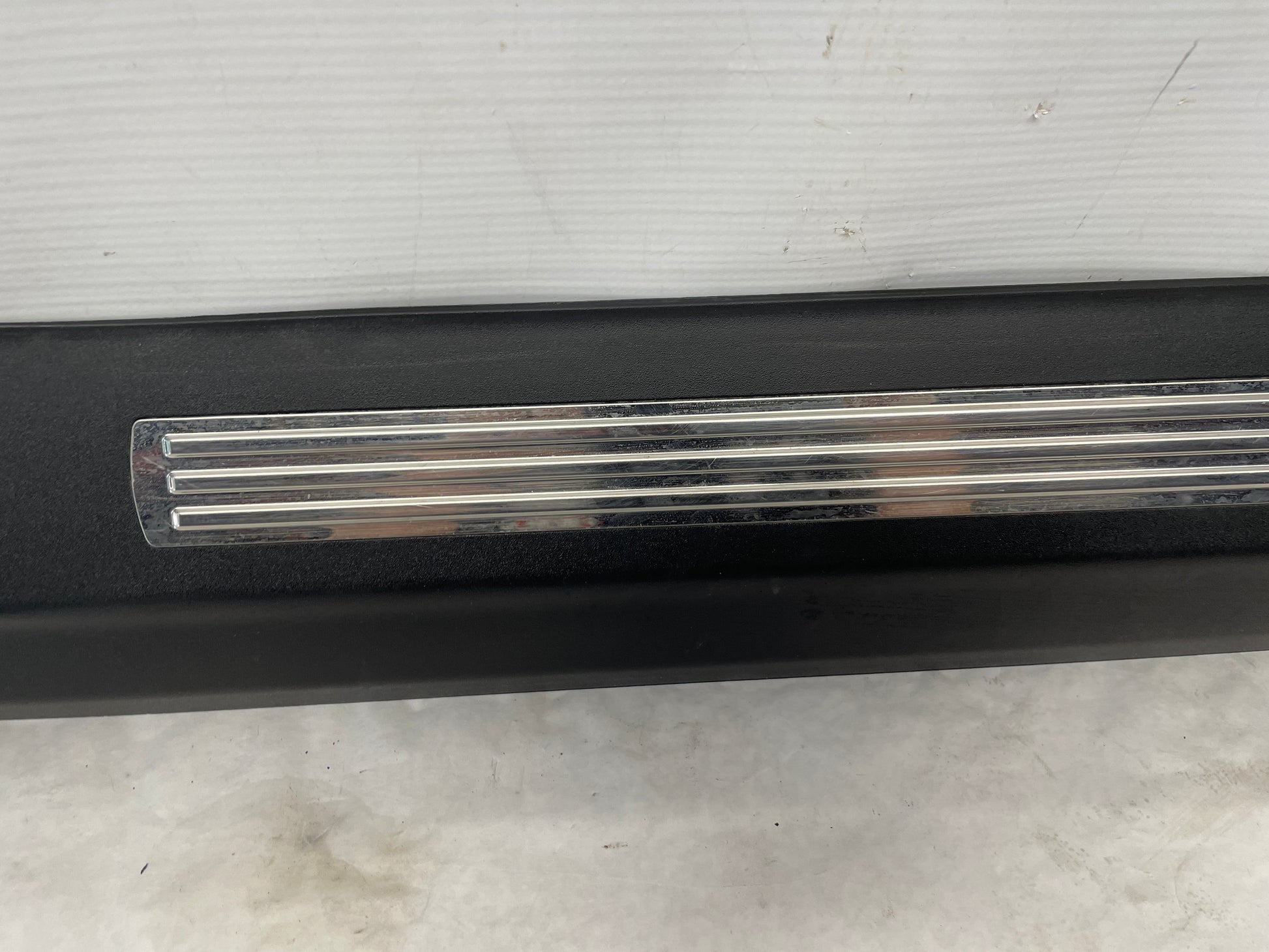 2009 Pontiac G8 GTRH Passenger Front Door Sill Kick Panel / Scuff Plate OEM - Day's Parts Yard