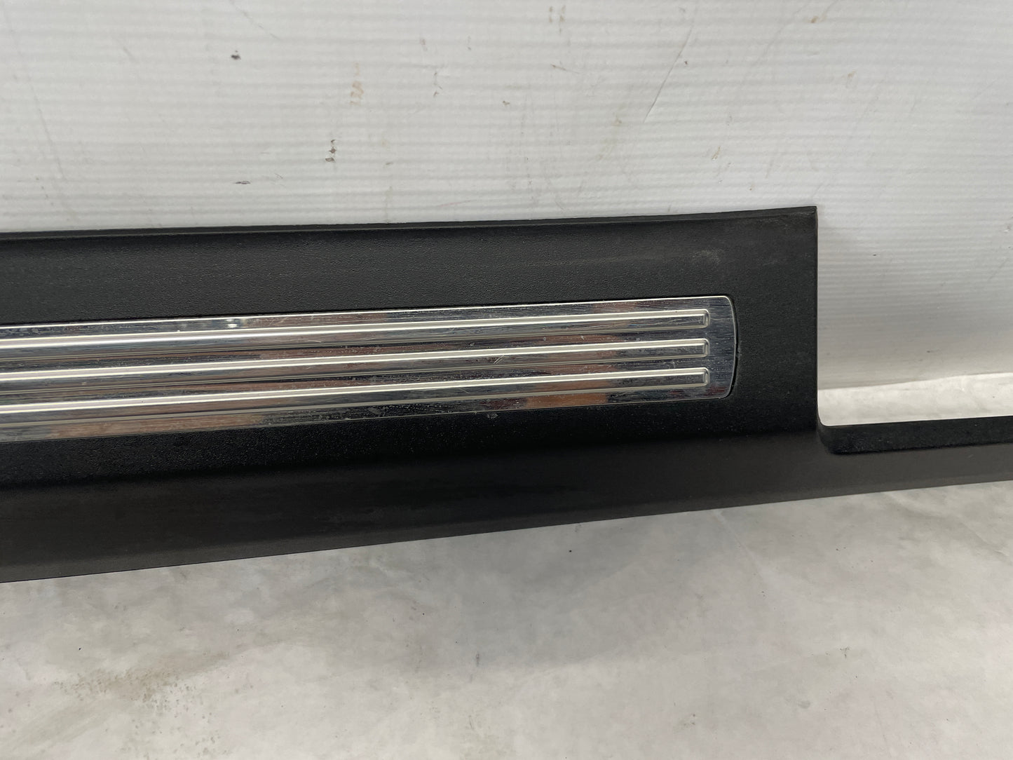 2009 Pontiac G8 GTRH Passenger Front Door Sill Kick Panel / Scuff Plate OEM - Day's Parts Yard