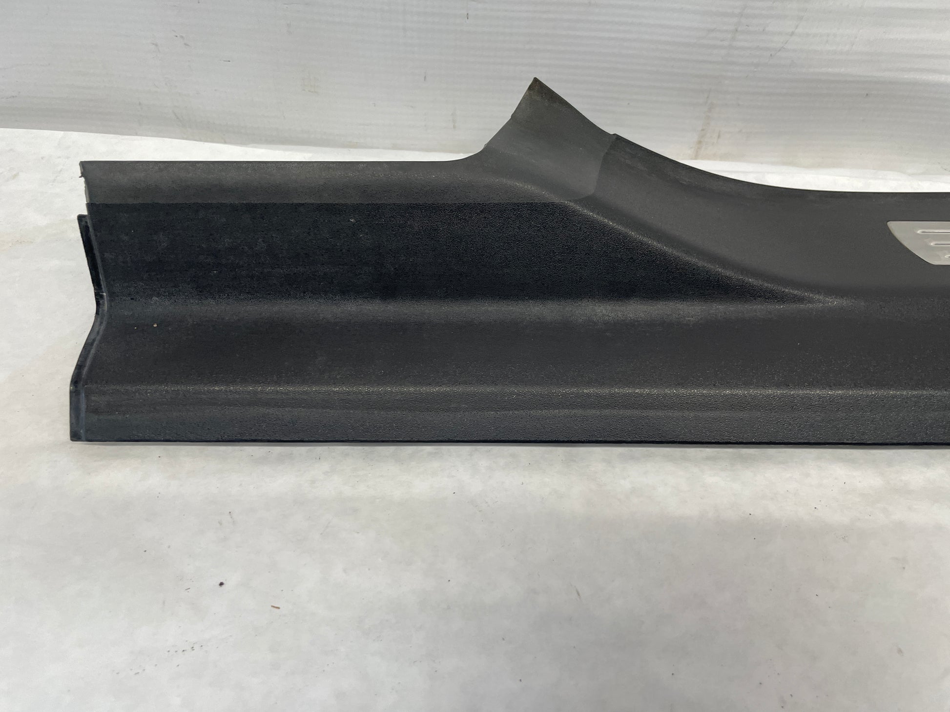 2009 Pontiac G8 GTRH Passenger Front Door Sill Kick Panel / Scuff Plate OEM - Day's Parts Yard