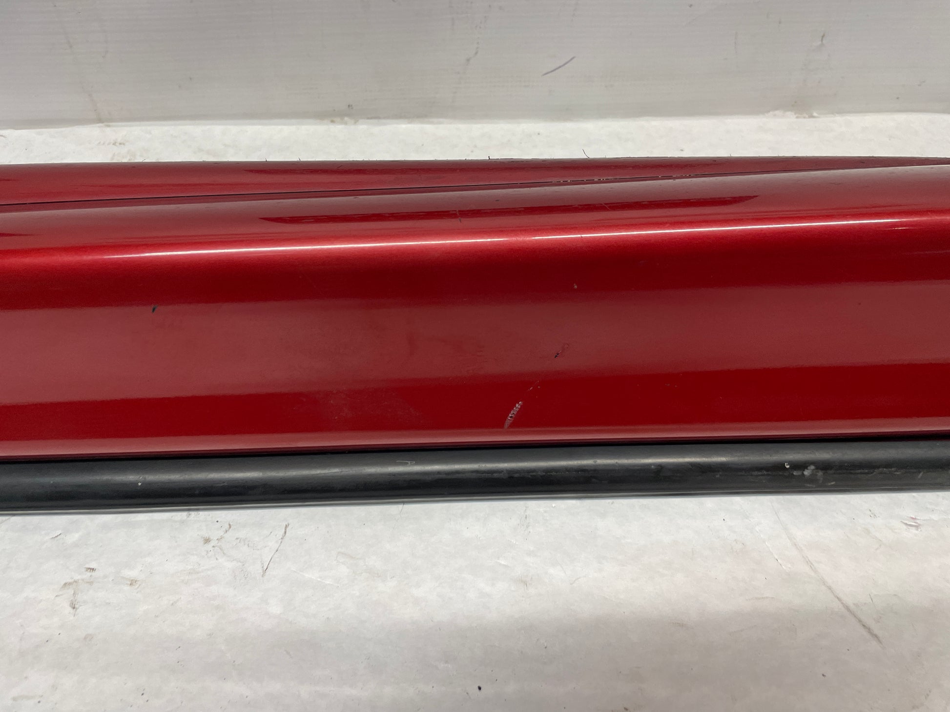 2006 Pontiac GTO LH Driver Rocker Molding Side Skirt Trim Panel OEM - Day's Parts Yard