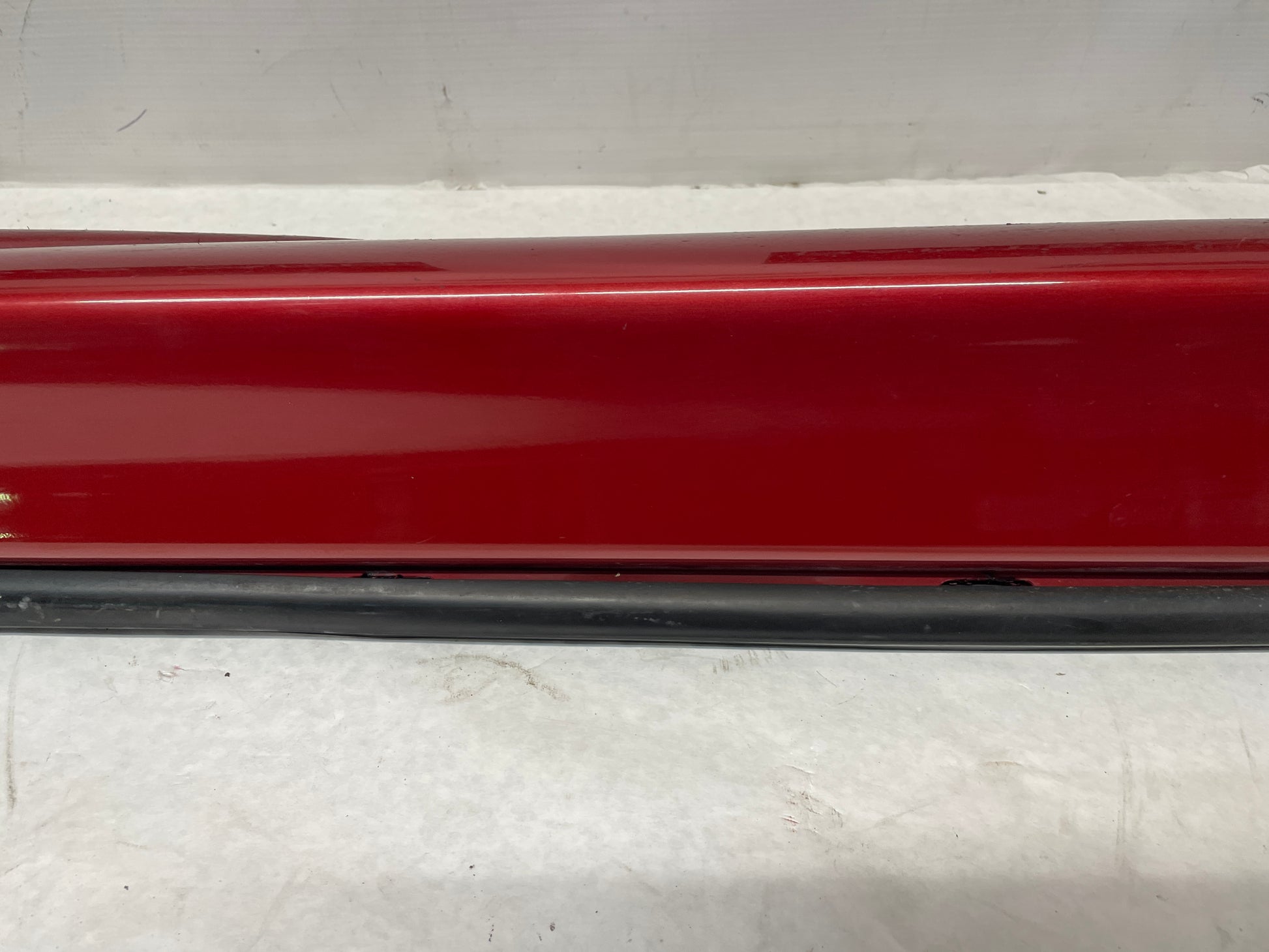 2006 Pontiac GTO LH Driver Rocker Molding Side Skirt Trim Panel OEM - Day's Parts Yard