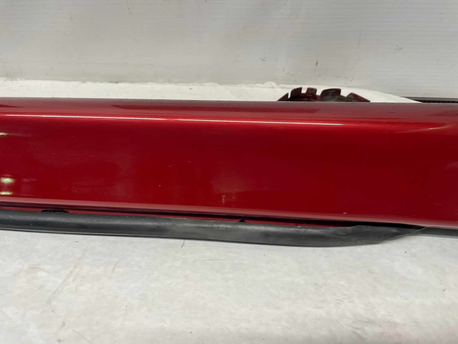 2006 Pontiac GTO LH Driver Rocker Molding Side Skirt Trim Panel OEM - Day's Parts Yard