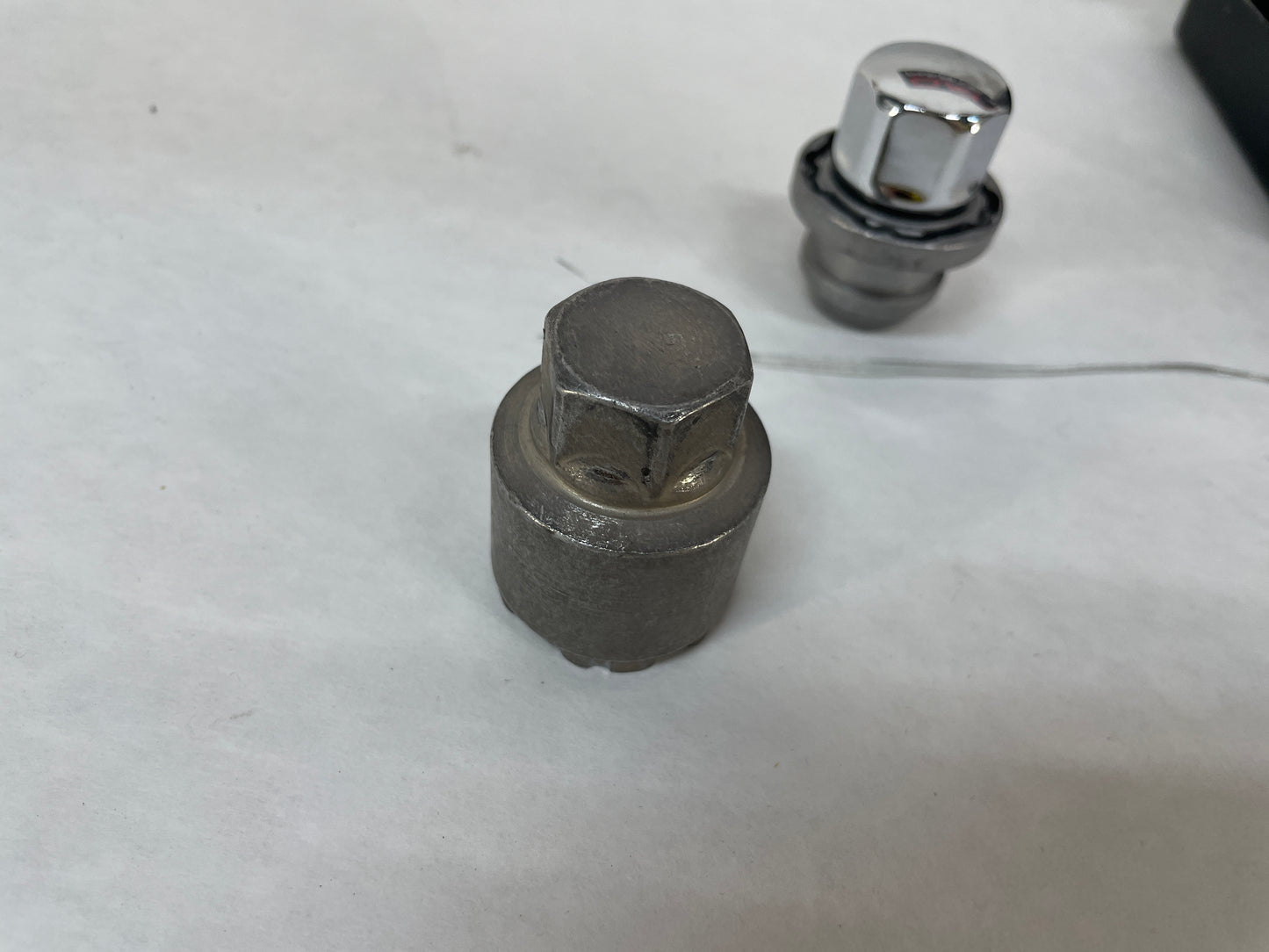 2025 Chevy Suburban Factory Wheel Lug Nut Lock Set OEM - Day's Parts Yard