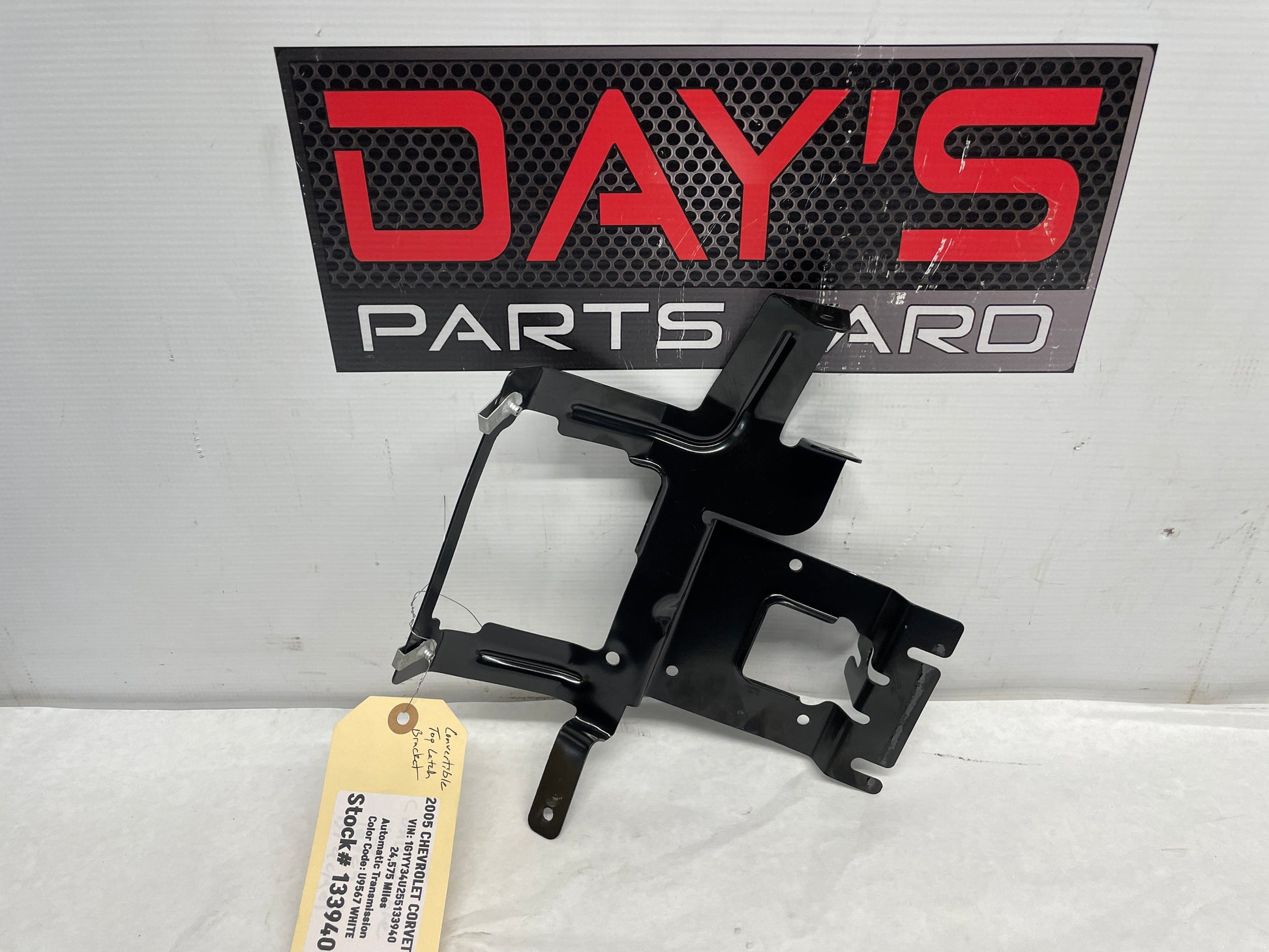 2005 Chevy C6 Corvette Convertible Top Latch Bracket OEM - Day's Parts Yard
