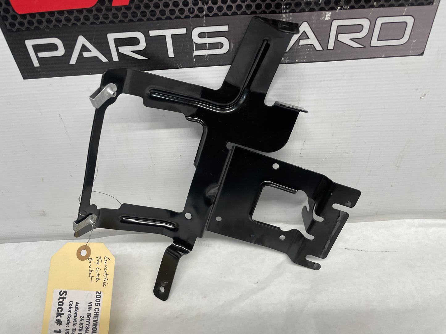 2005 Chevy C6 Corvette Convertible Top Latch Bracket OEM - Day's Parts Yard
