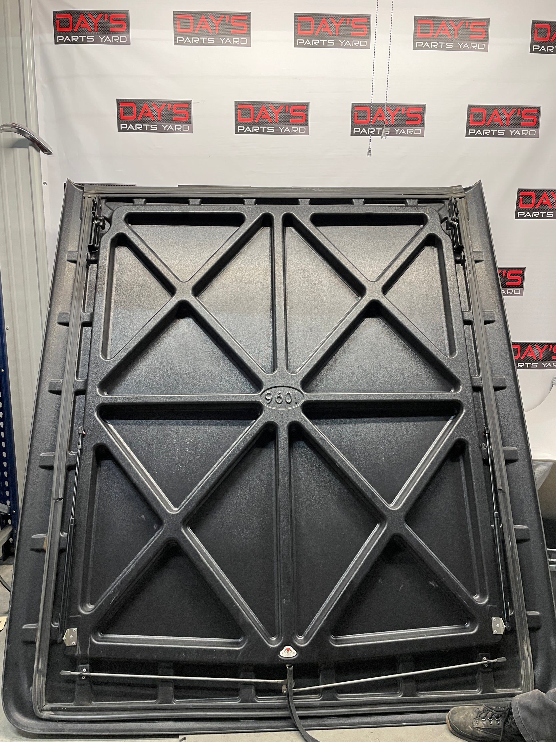 2009 GMC Sierra 2500HD SLT Tonneau Hard Cover w/ Hardware OEM LOCAL PICK UP - Day's Parts Yard