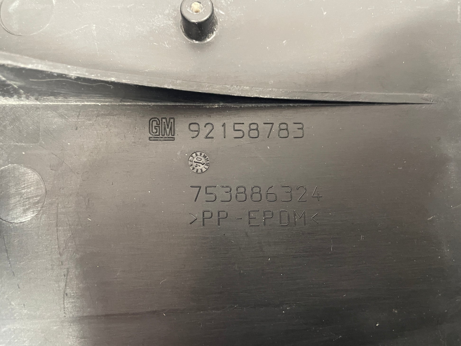 2006 Pontiac GTO Front Bumper Fascia License Plate Bracket OEM - Day's Parts Yard