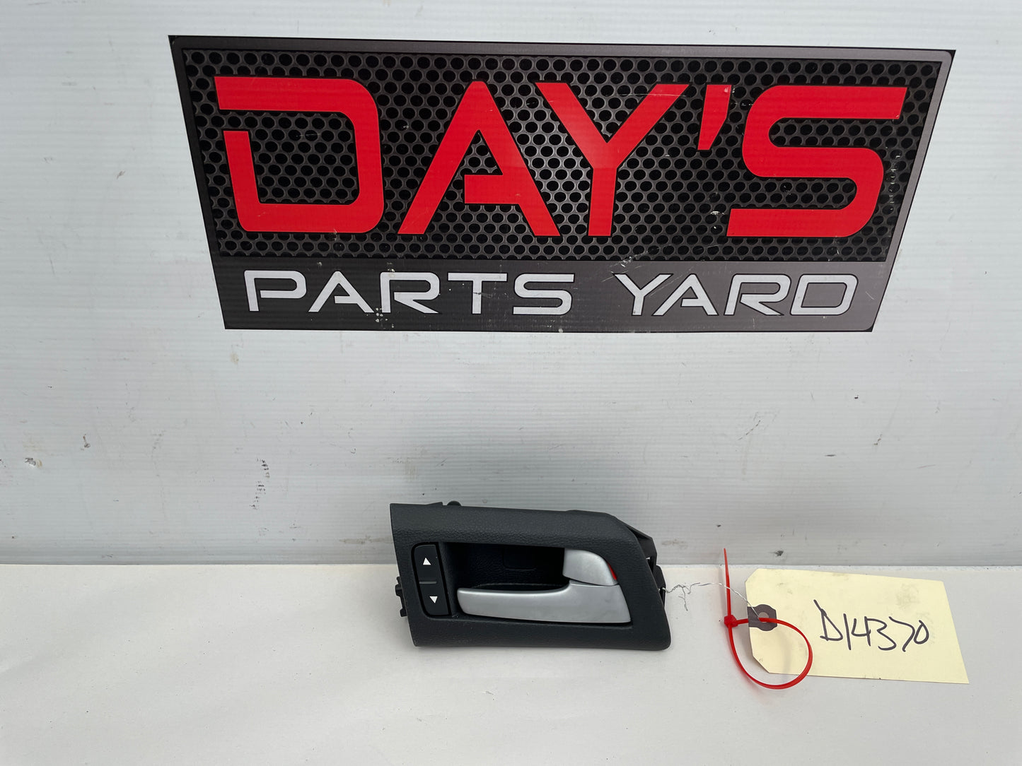 2008 Pontiac G8 GT Rear RH Passenger Interior Door Handle OEM - Day's Parts Yard