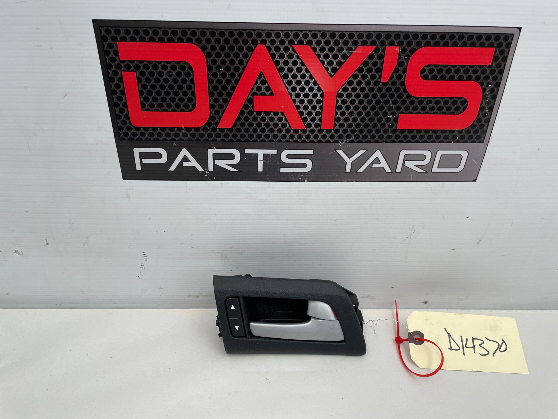 2008 Pontiac G8 GT Rear RH Passenger Interior Door Handle OEM - Day's Parts Yard