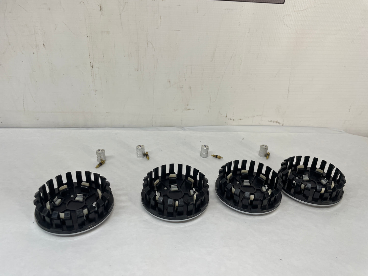 2025 Cadillac Escalade Center Caps OEM - Day's Parts Yard