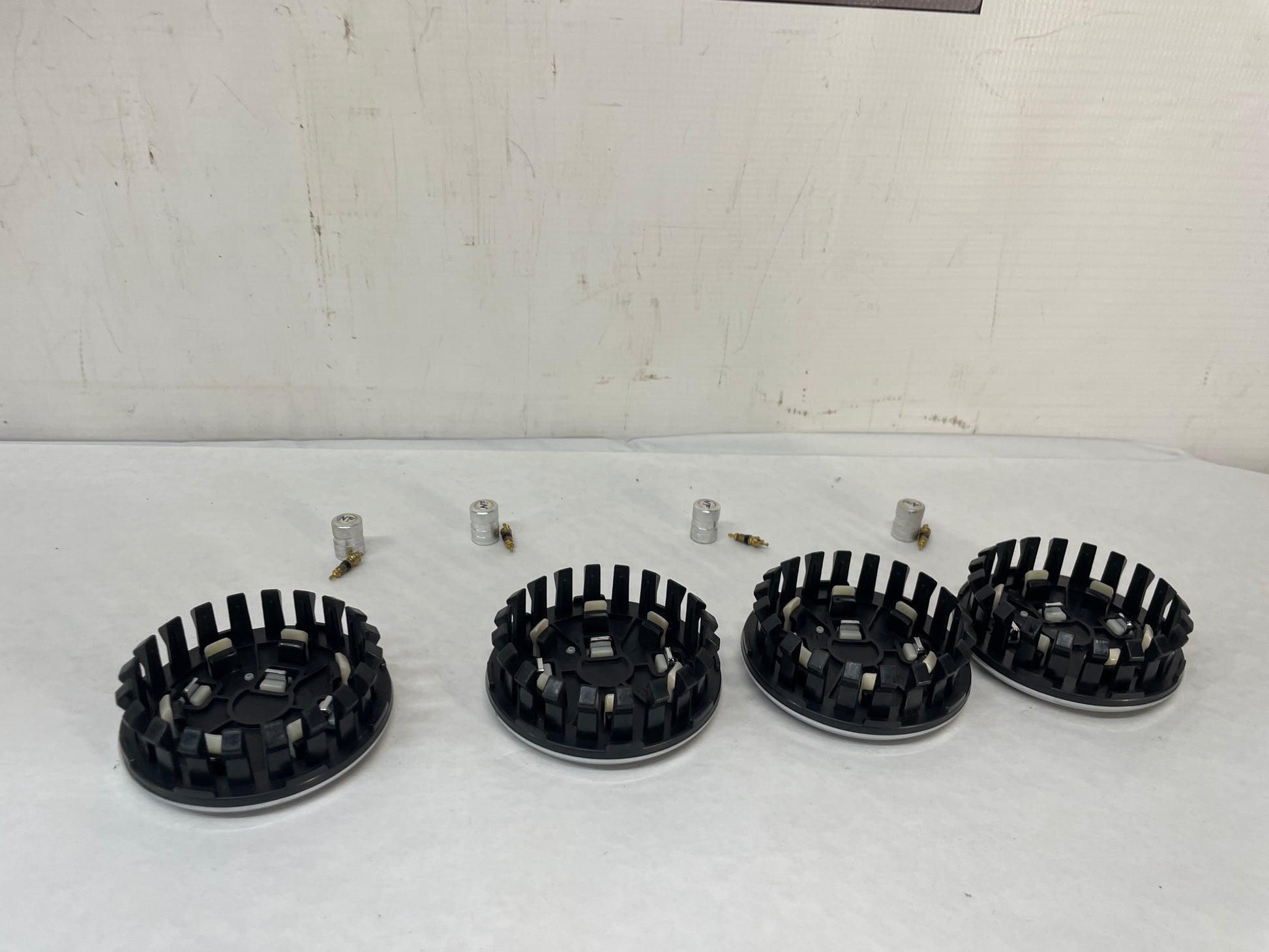 2025 Cadillac Escalade Center Caps OEM - Day's Parts Yard