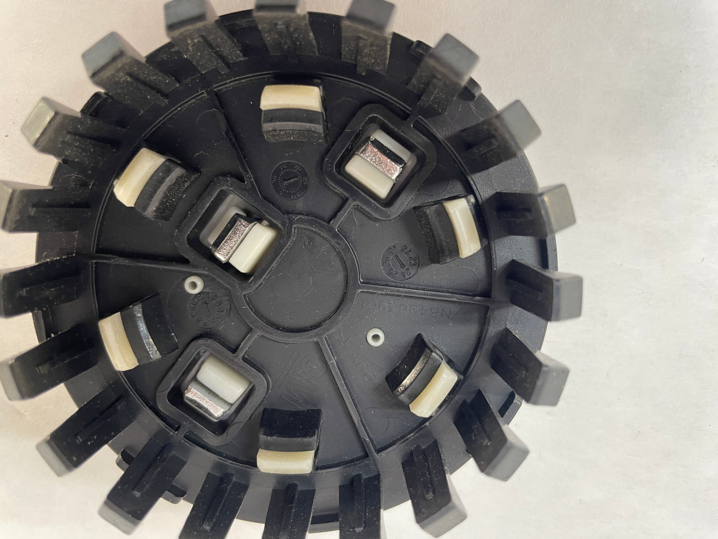 2025 Cadillac Escalade Center Caps OEM - Day's Parts Yard