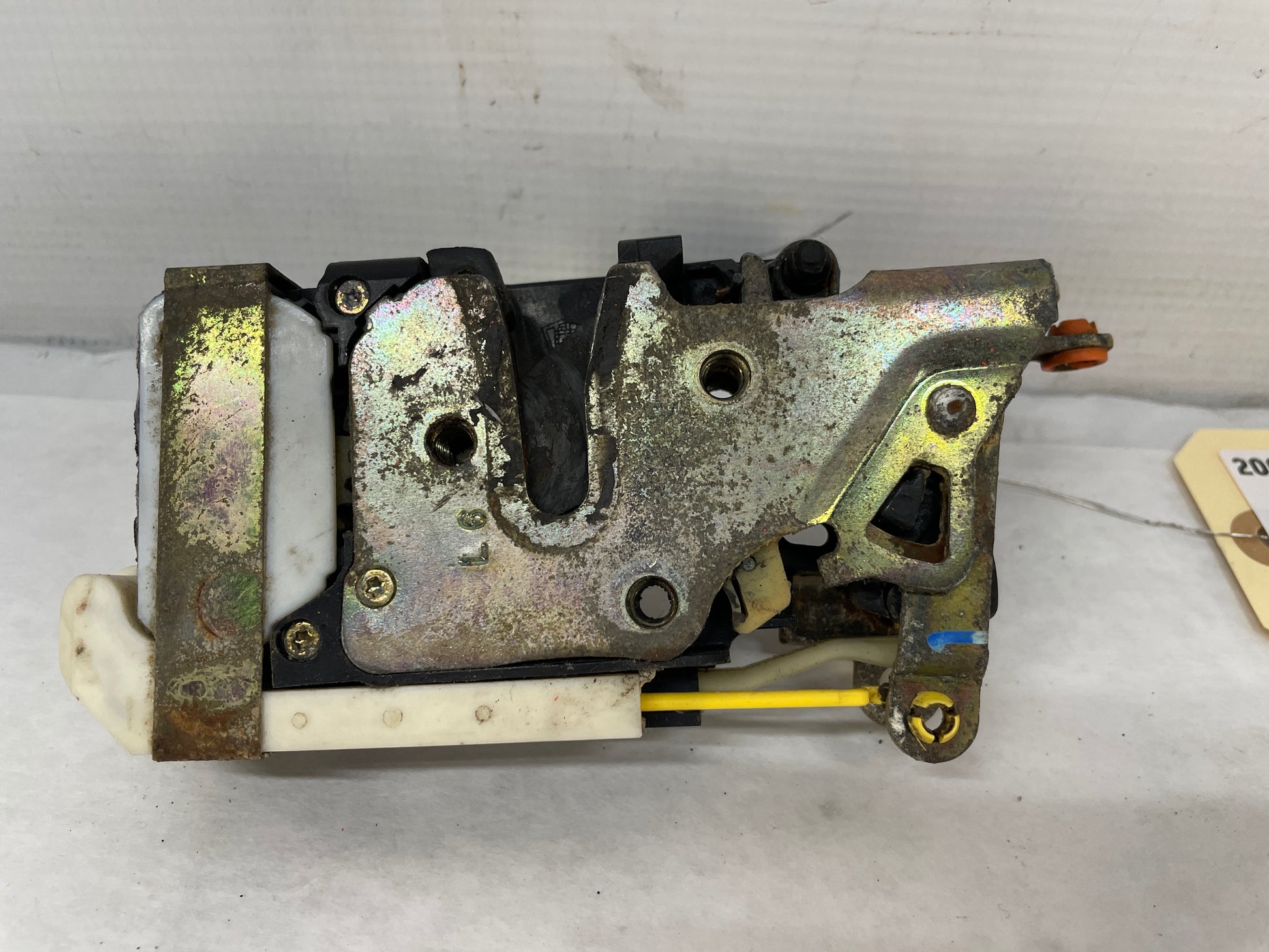 2004 Chevy C5 Corvette LH Driver Door Lock Actuator OEM - Day's Parts Yard
