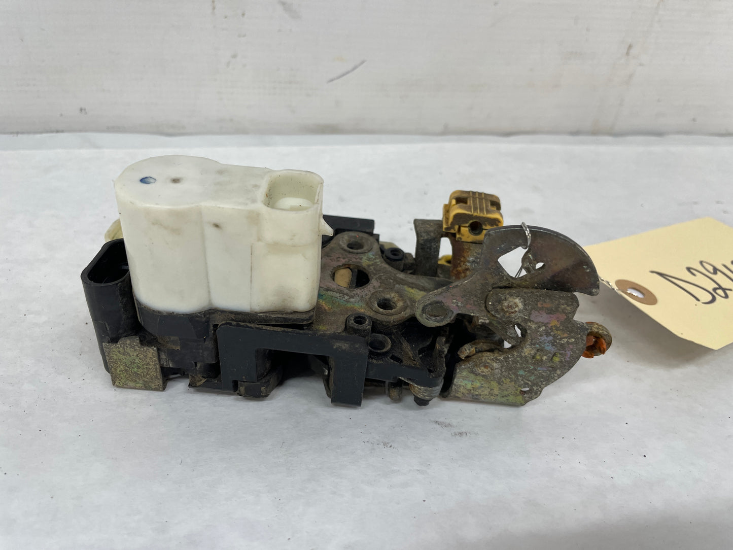 2004 Chevy C5 Corvette LH Driver Door Lock Actuator OEM - Day's Parts Yard