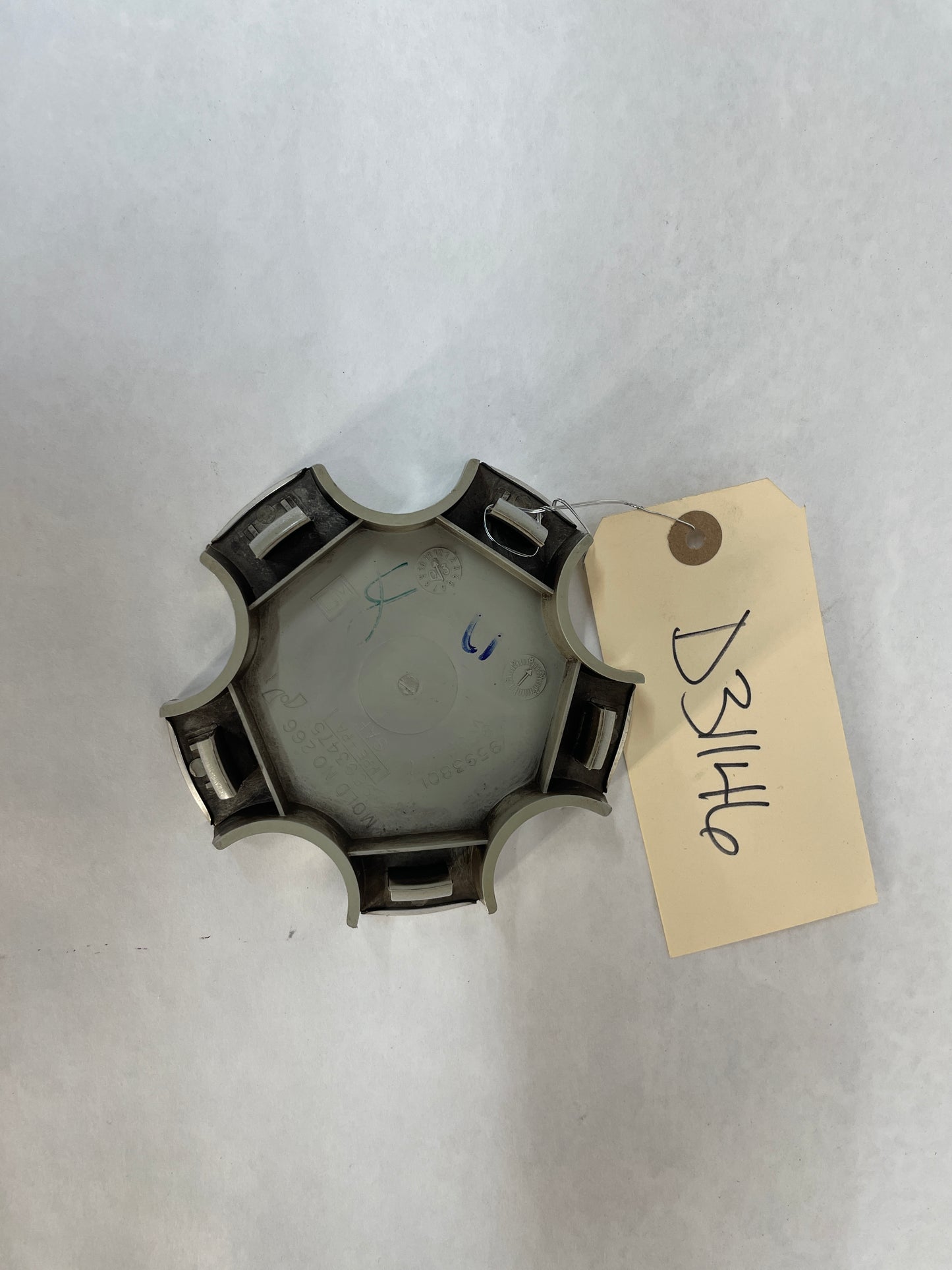 2004 Chevy C5 Corvette Wheel Center Cap OEM - Day's Parts Yard