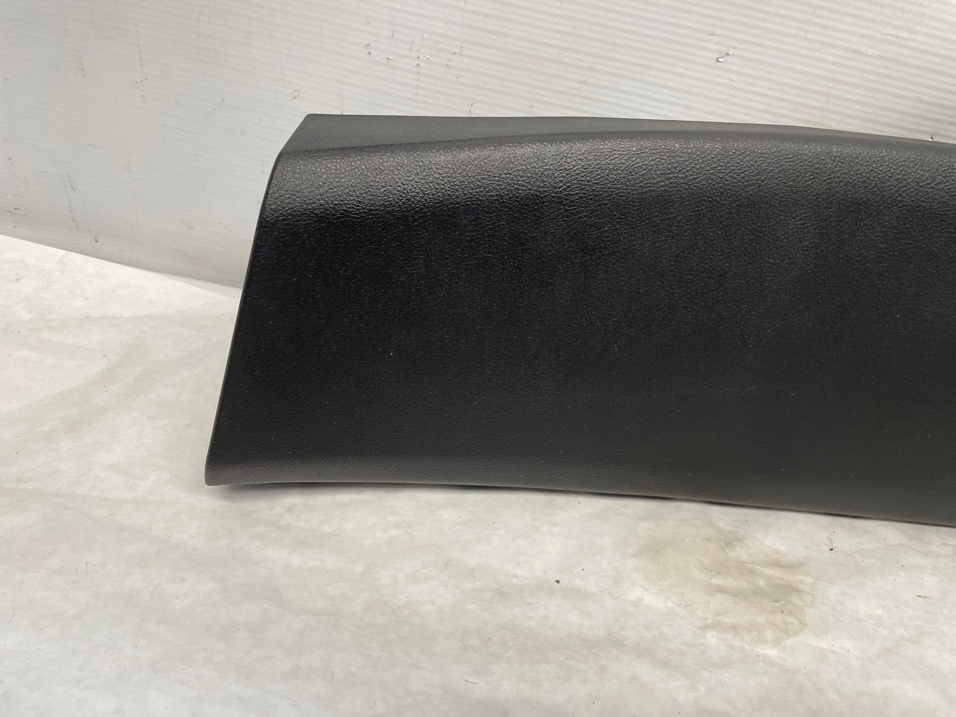 2009 Pontiac G8 GT RH & LH Lower Interior B Center Pillar Trim Molding Cover OEM - Day's Parts Yard