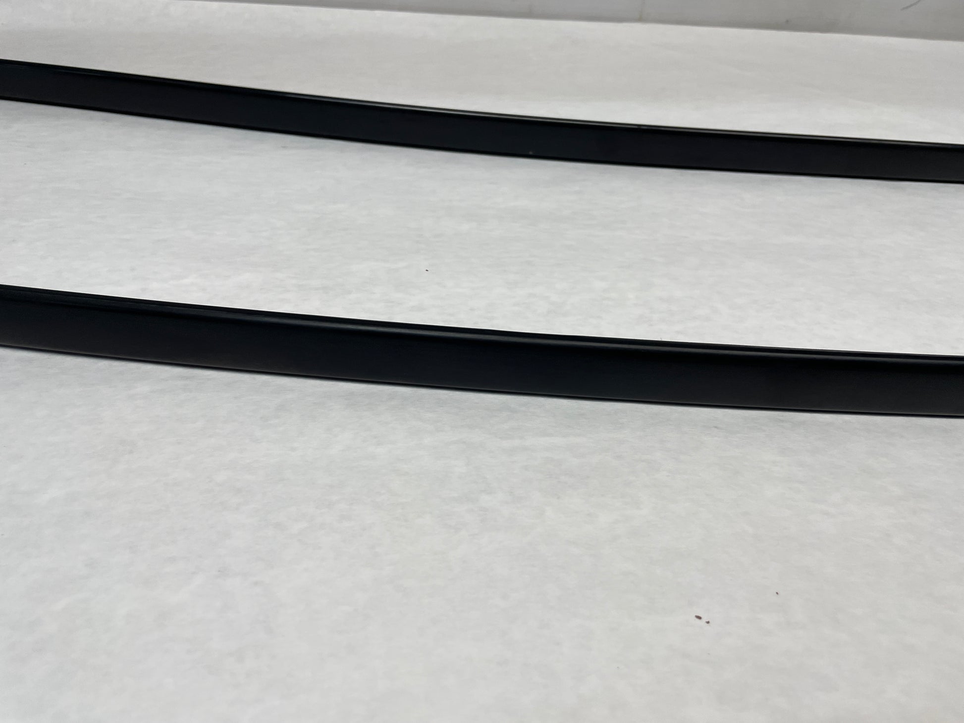 2006 Pontiac GTO RH & LH Roof Panel Joint Finish Trim Molding OEM - Day's Parts Yard
