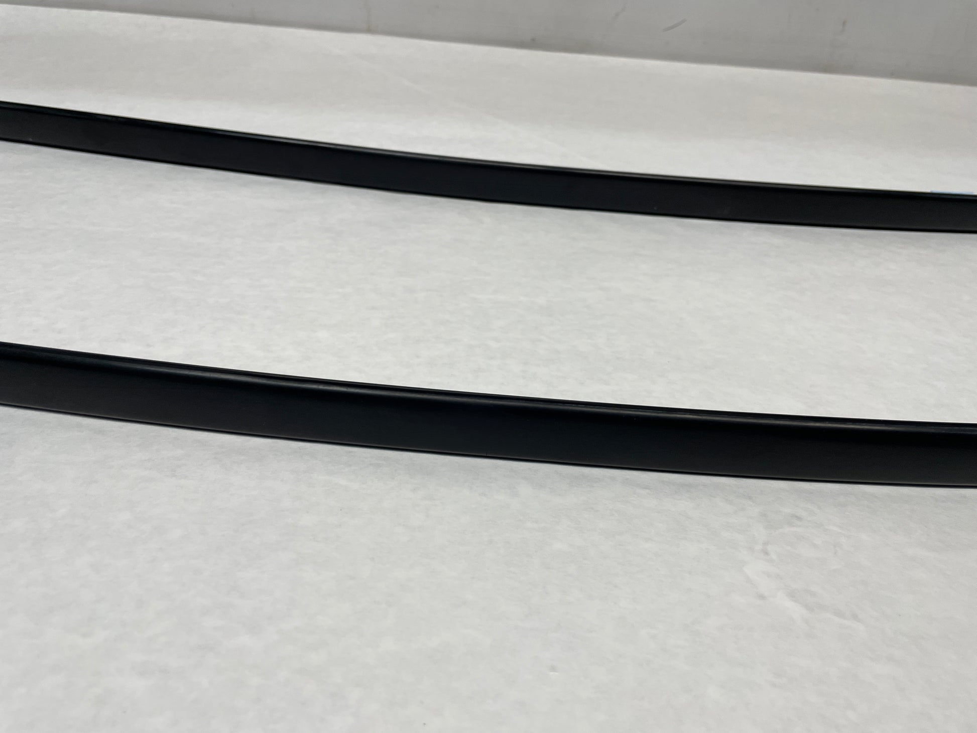2006 Pontiac GTO RH & LH Roof Panel Joint Finish Trim Molding OEM - Day's Parts Yard