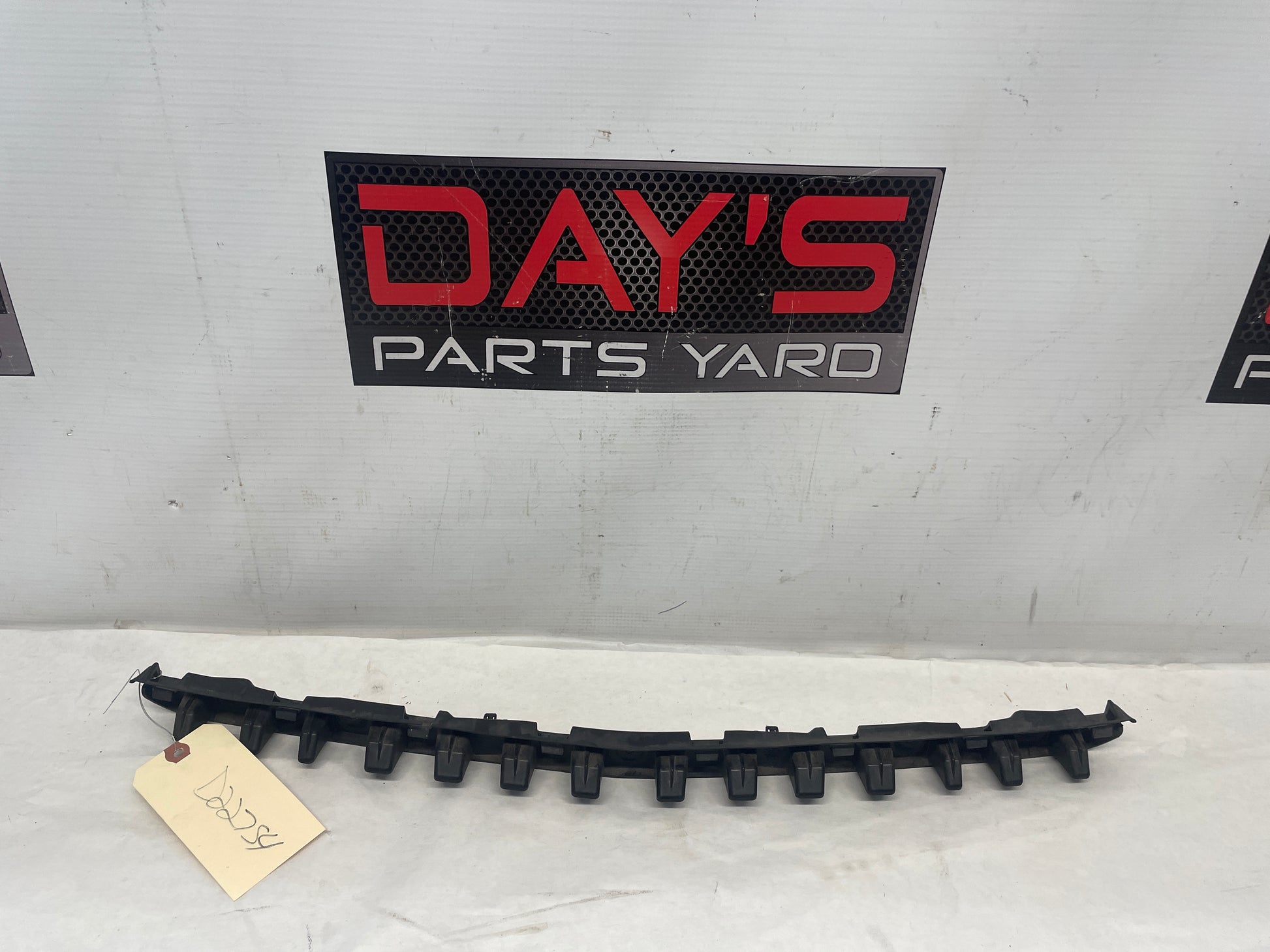 2010 Chevy Camaro SS Rear Bumper Cover Upper Center Support Bracket OEM - Day's Parts Yard