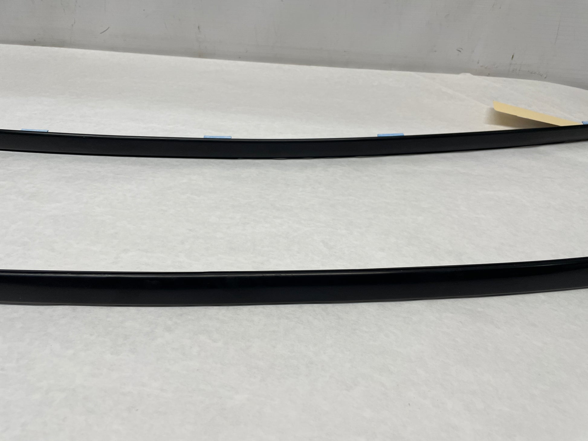 2006 Pontiac GTO RH & LH Roof Panel Joint Finish Trim Molding OEM - Day's Parts Yard