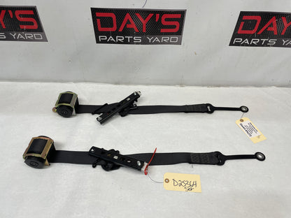 2006 Pontiac GTO RH & LH Front Seatbelt Retractors Set OEM - Day's Parts Yard
