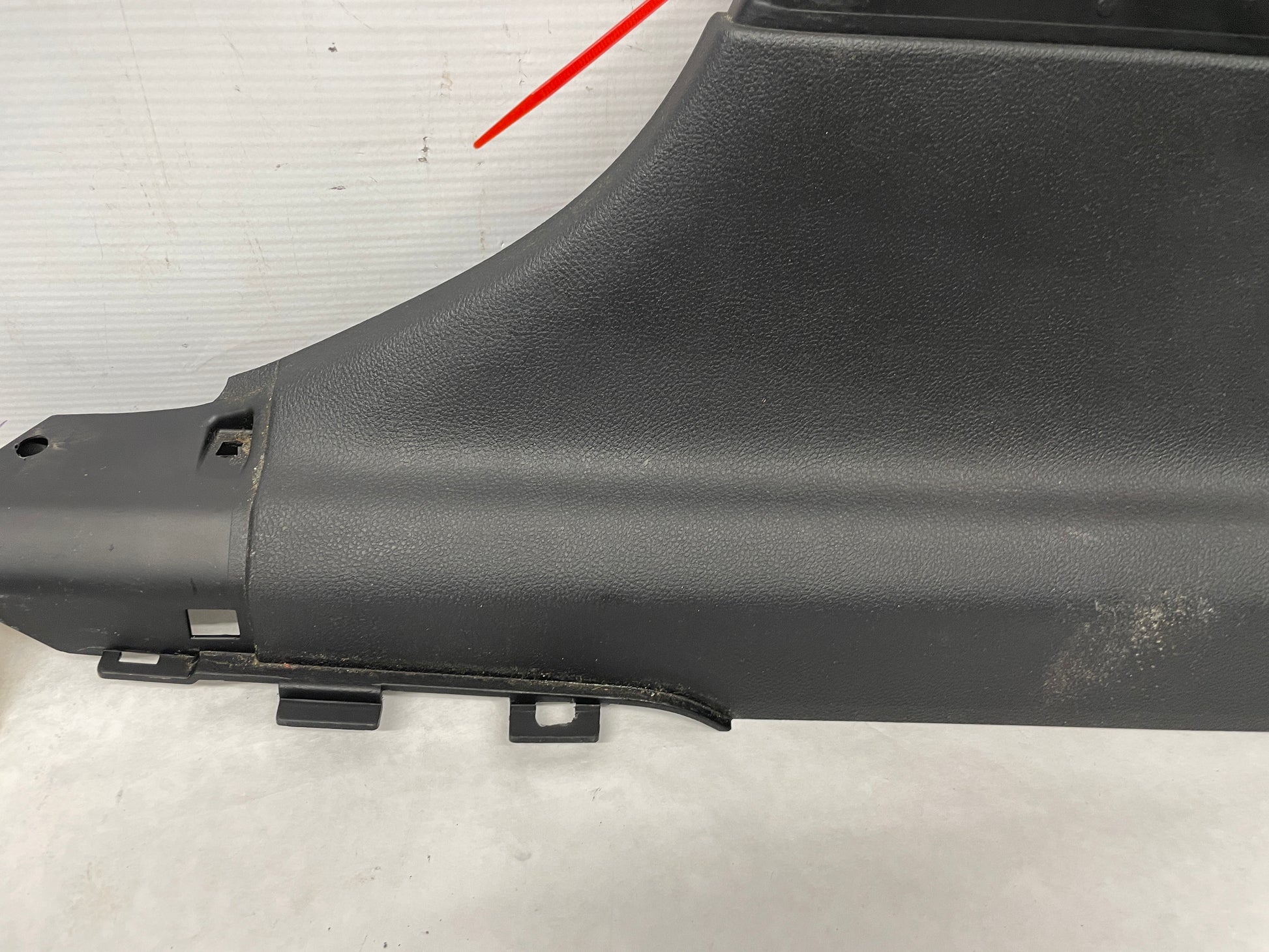 2009 Pontiac G8 GT RH & LH Lower B Pillar Carpet Retainer Trim Panel OEM - Day's Parts Yard