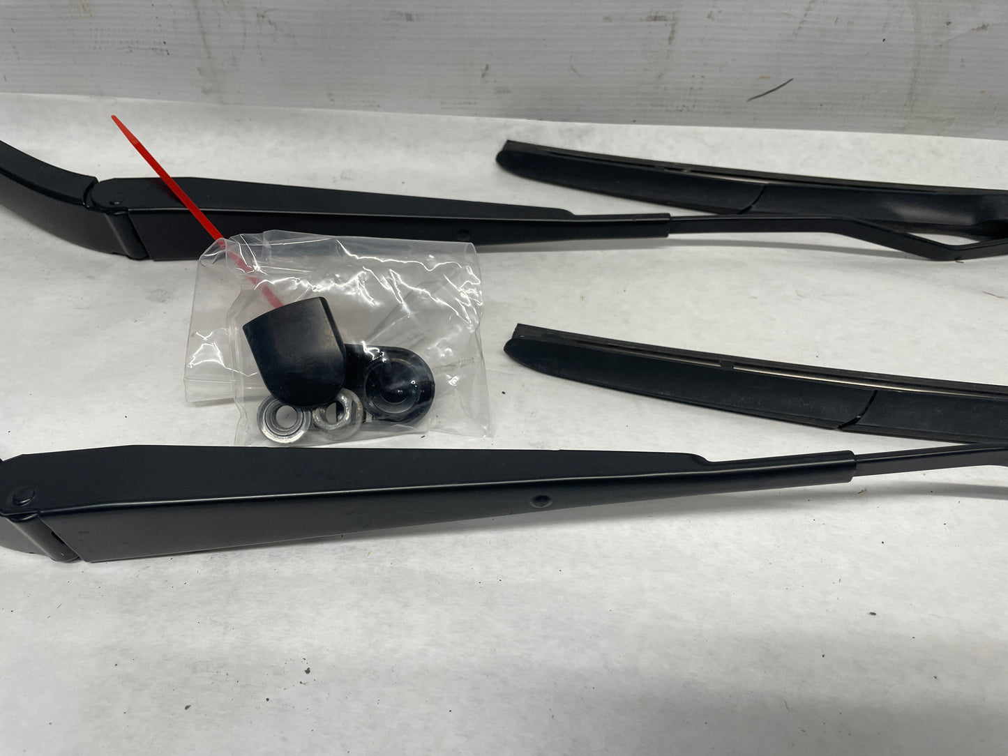 2018 Cadillac Escalade RH & LH Windshield Wiper Arms OEM